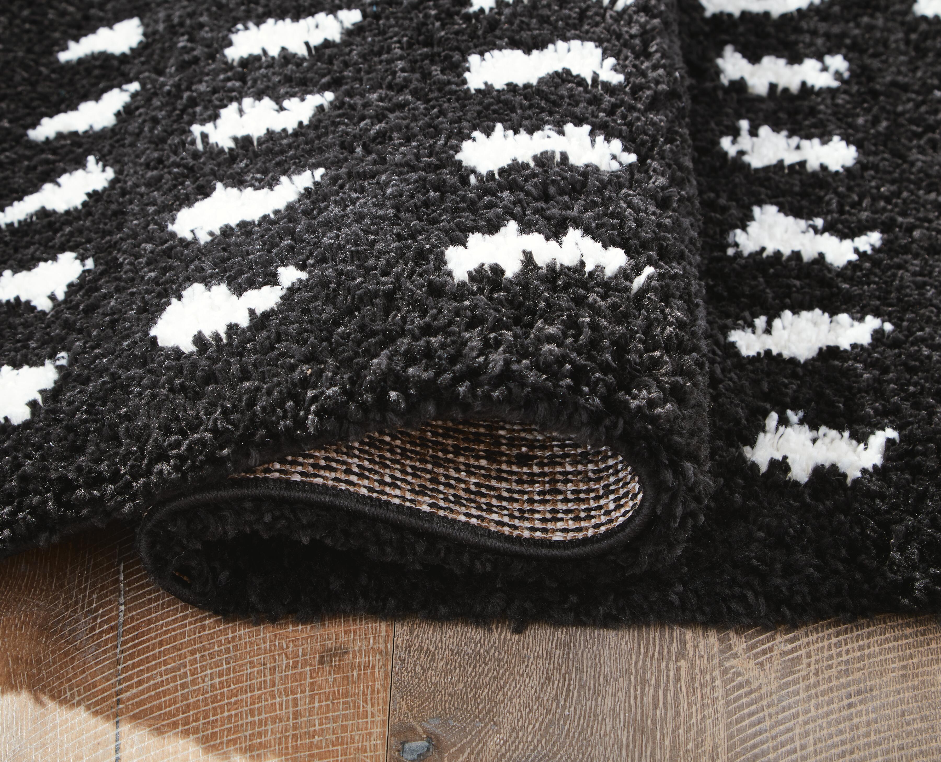 Minston 5' x 7' Rug - image 4