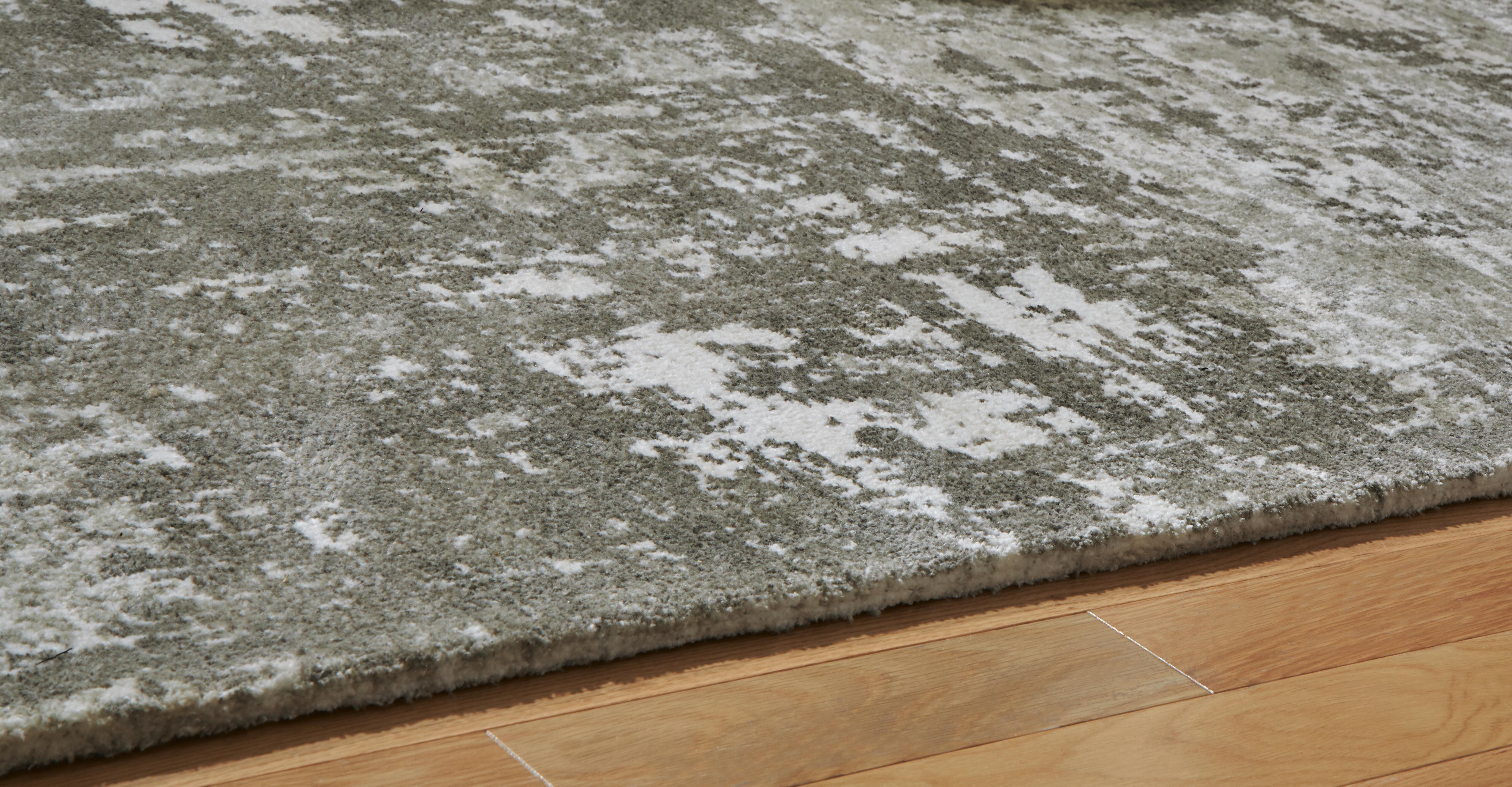 Valmontic 8' x 10' Rug | Ashley