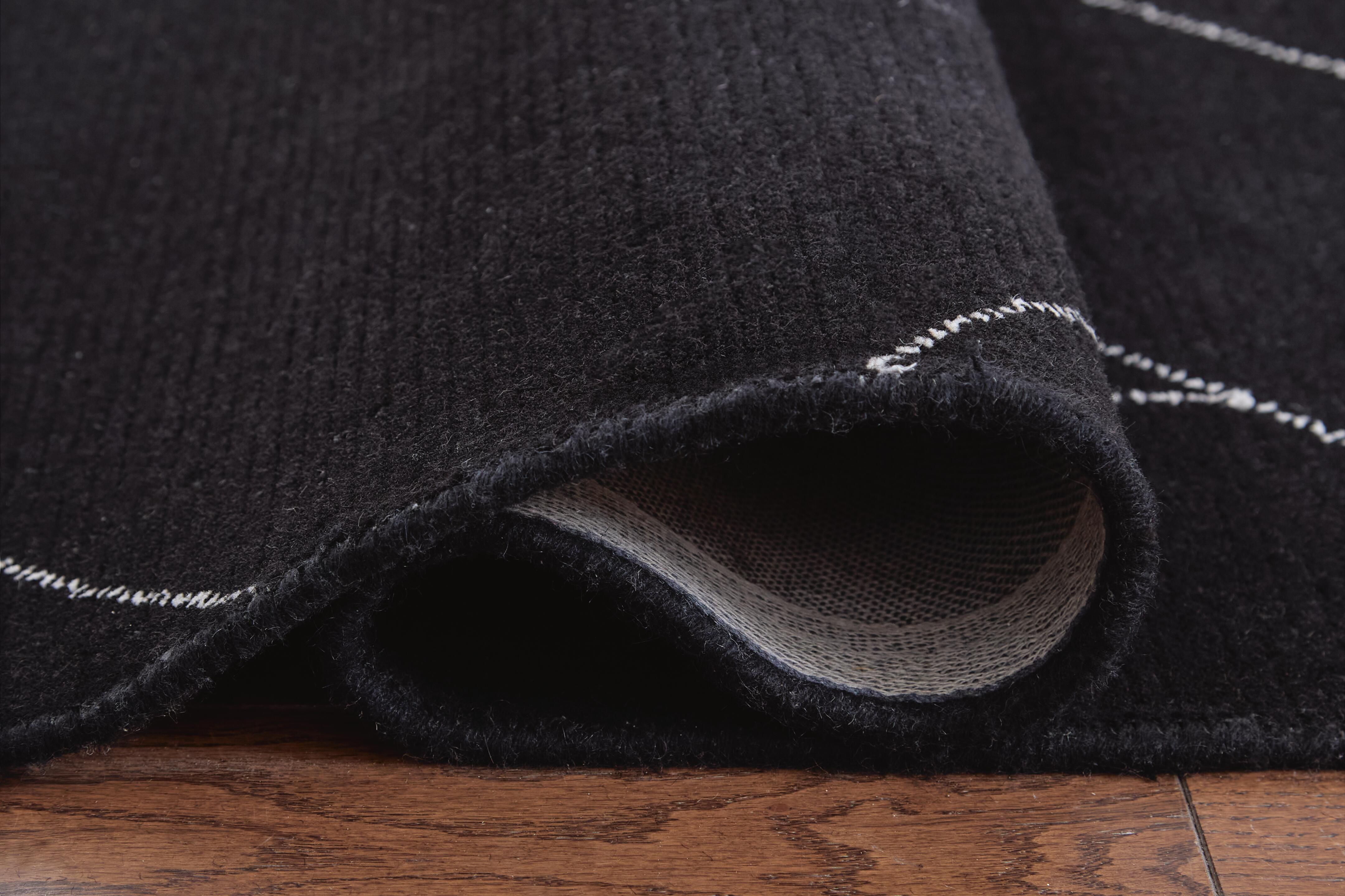 Marav 5' x 7' Area Rug - image 4
