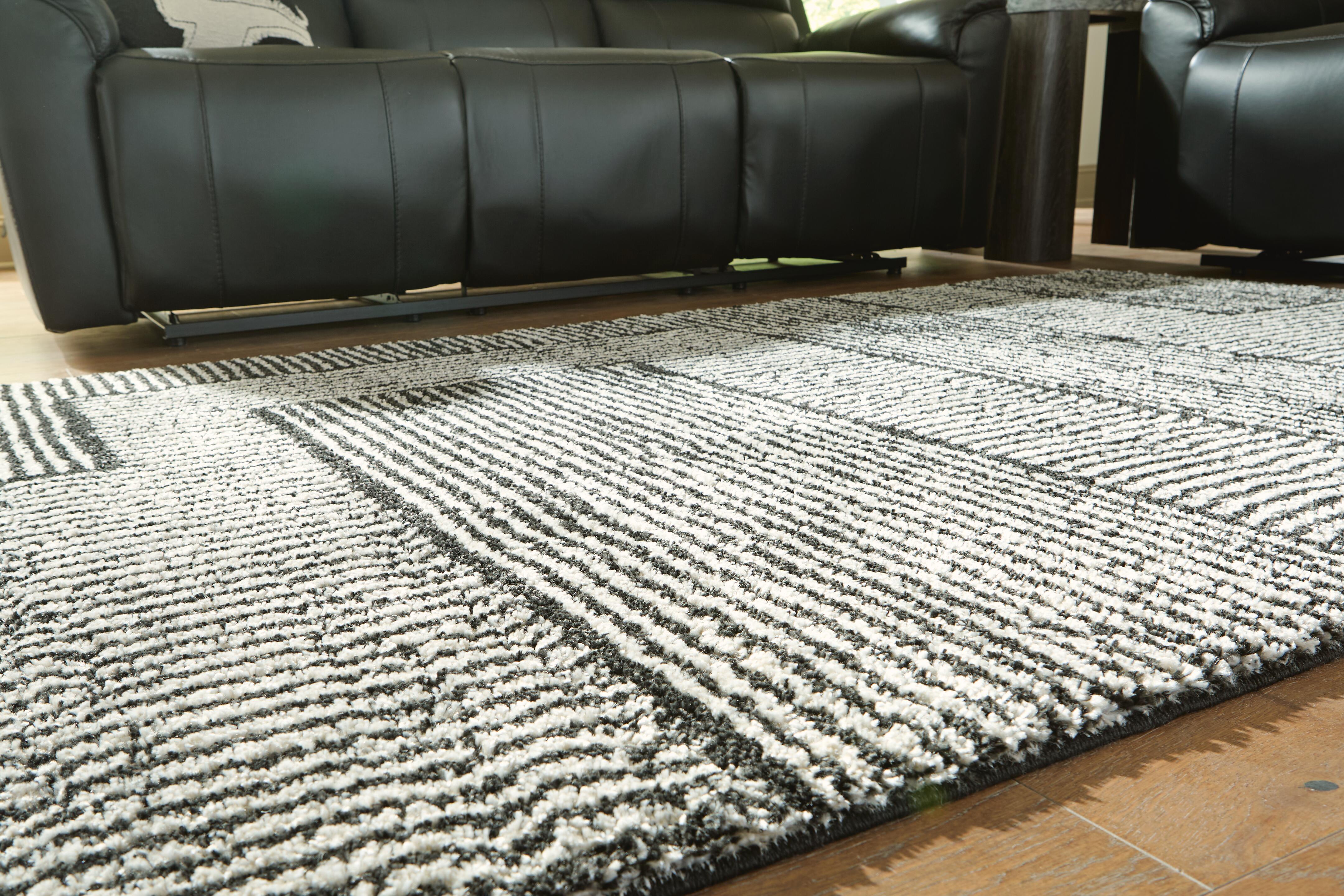 Kurtmen 5' x 7' Area Rug - image 3