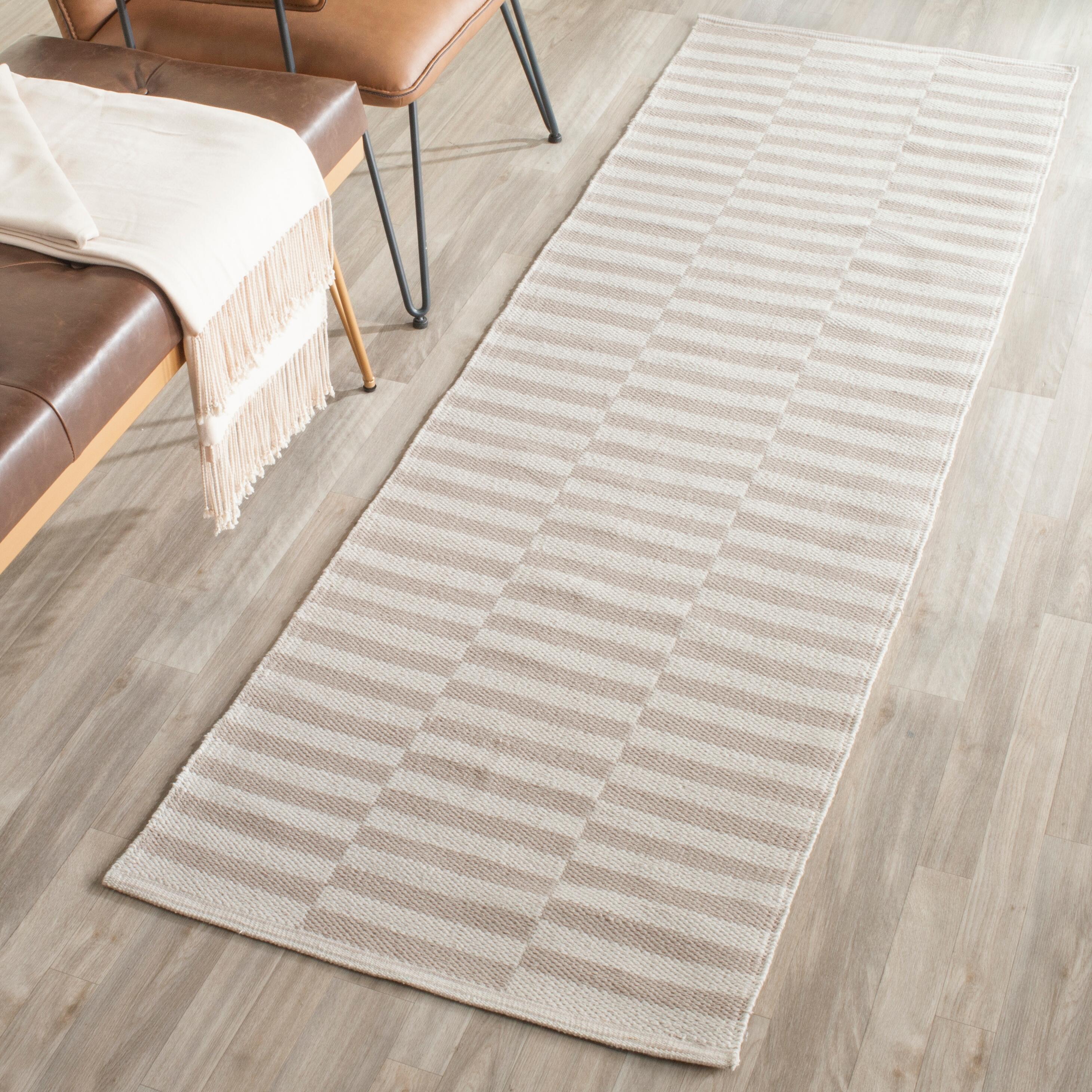 Ashley Safavieh Montauk Collection 2'3" X 7' Runner Rug In Gray/white
