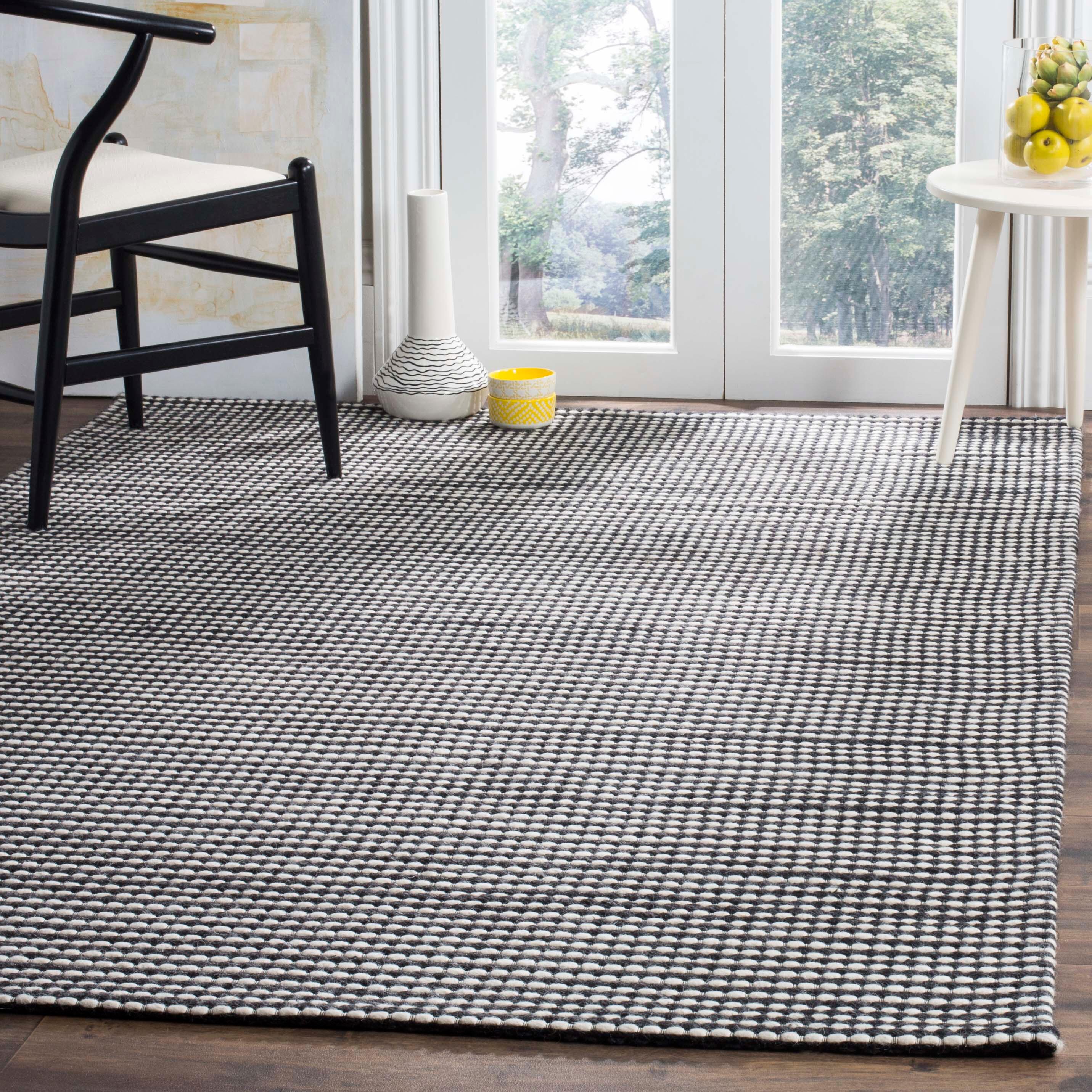 Hand Crafted 5' x 8' Area Rug, Black/Ivory, rollover