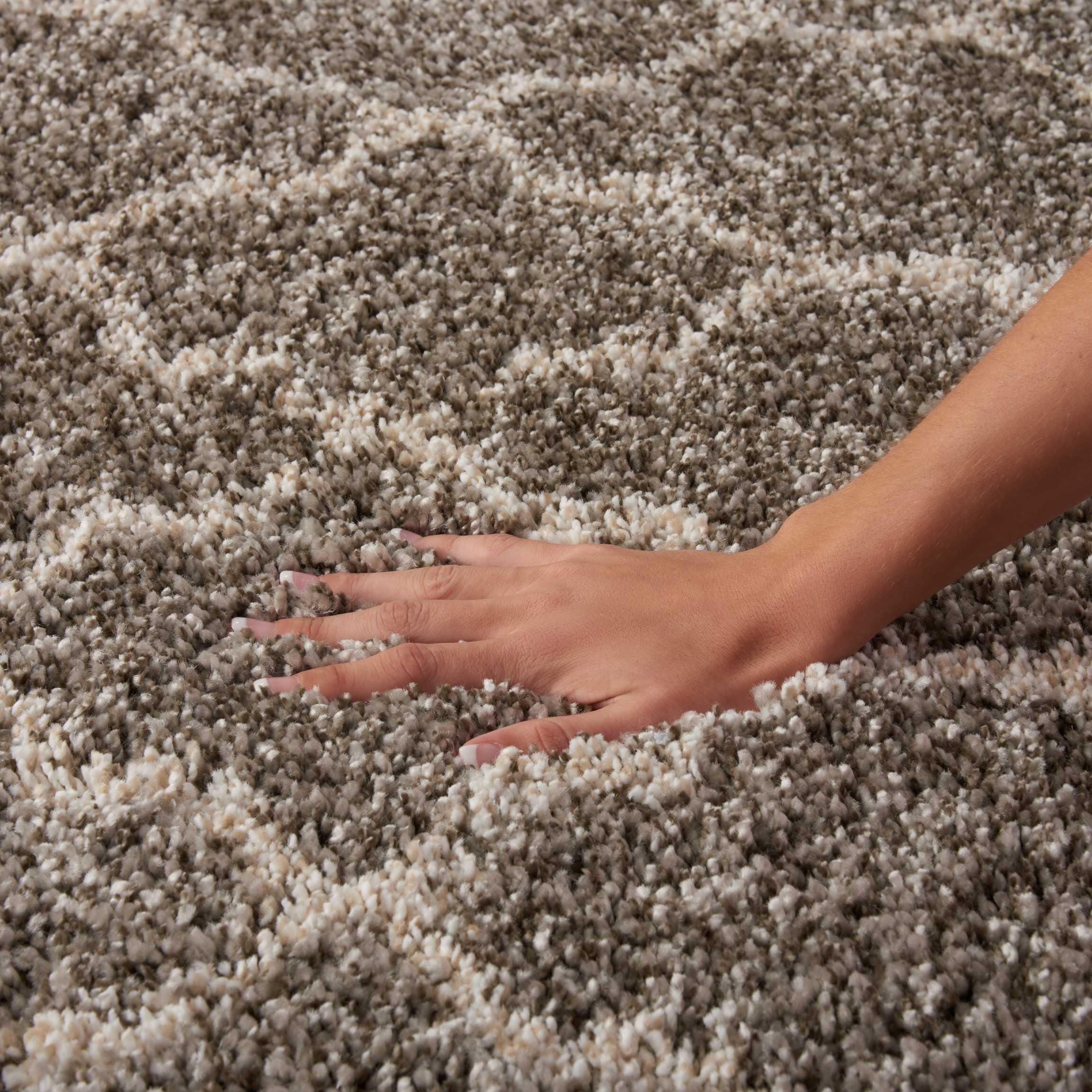 Nourison Nourison Amore 3'11" x 5'11" Stone Shag Indoor Rug, Stone, large
