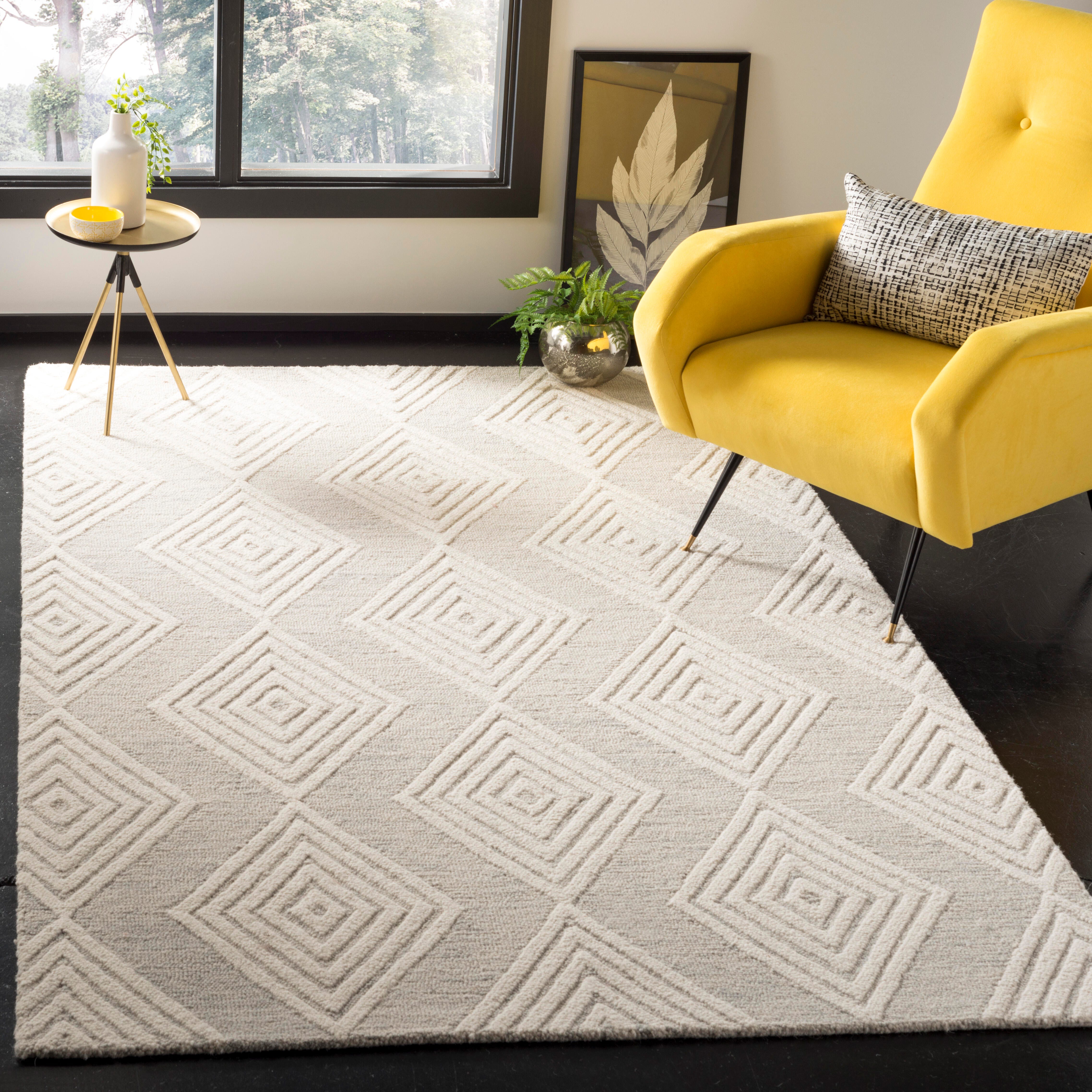 Safavieh Blossom 5' X 8' Area Rug, Silver/Ivory, rollover