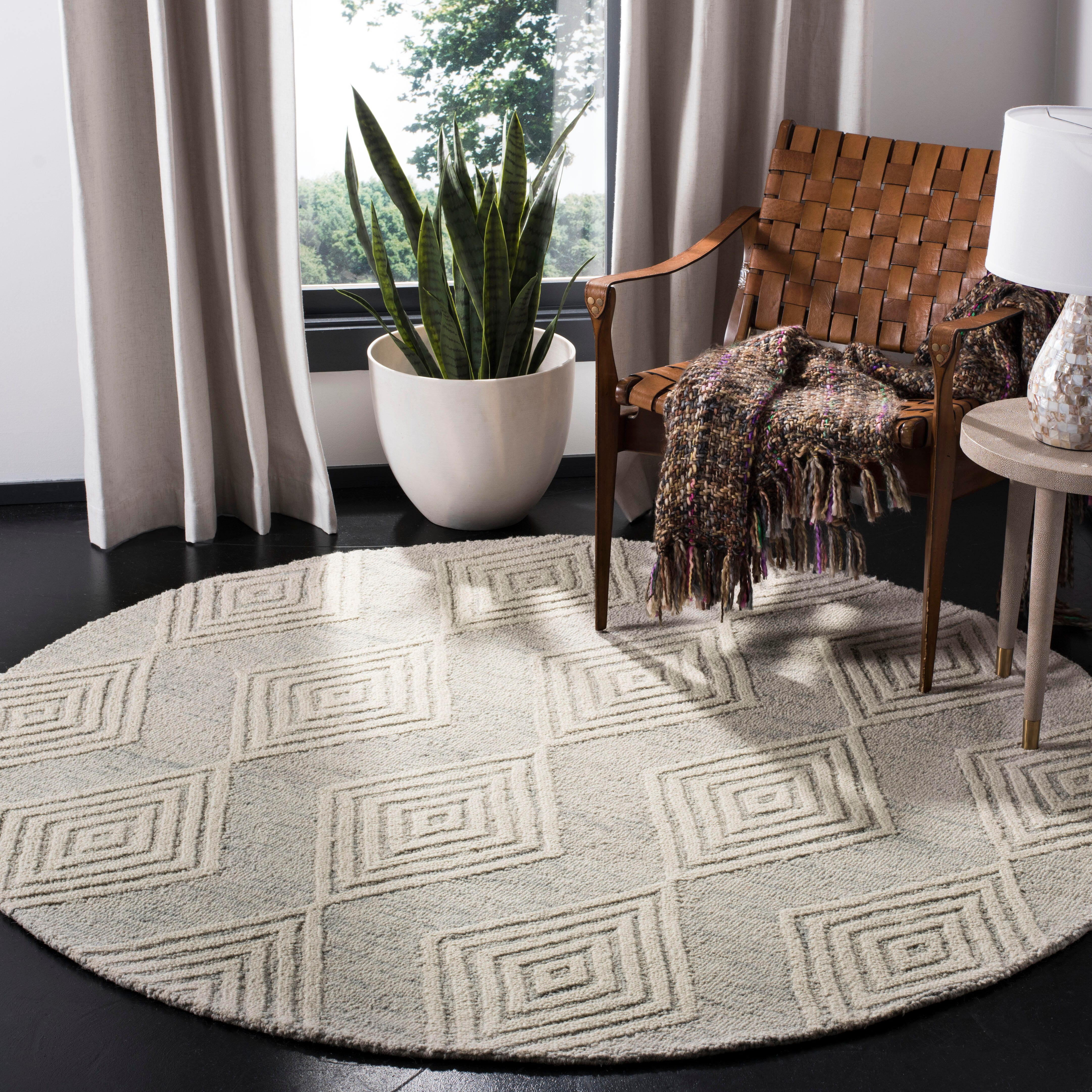 Safavieh Blossom 6' X 6' Round Area Rug, Silver/Ivory, rollover