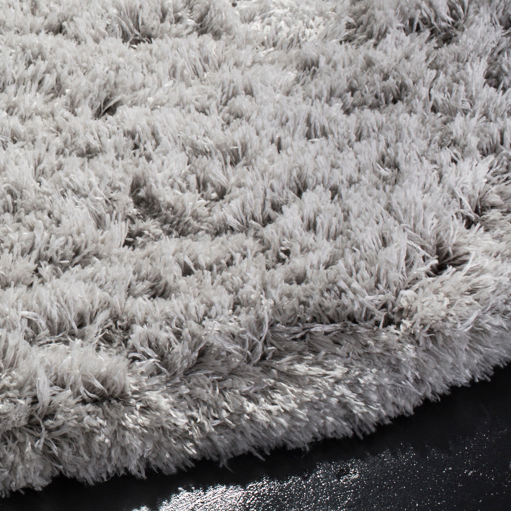 Safavieh Polar Shag Polar Shag 4' x 4' Round Accent Rug, Silver, large