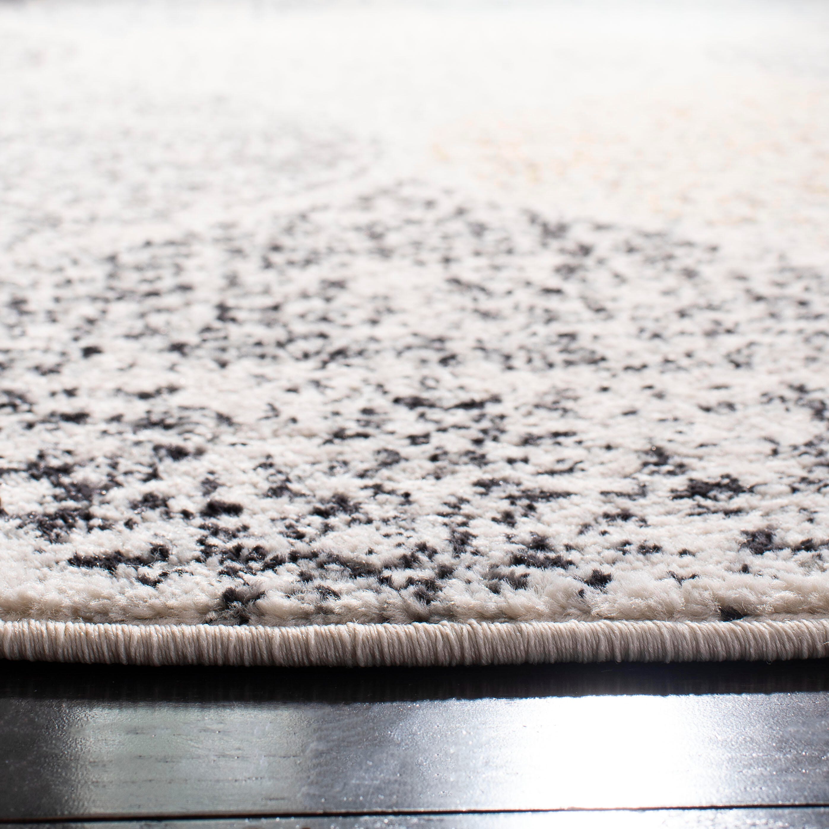 Safavieh Madison 4' x 4' Round Area Rug, Ivory/Blue, large