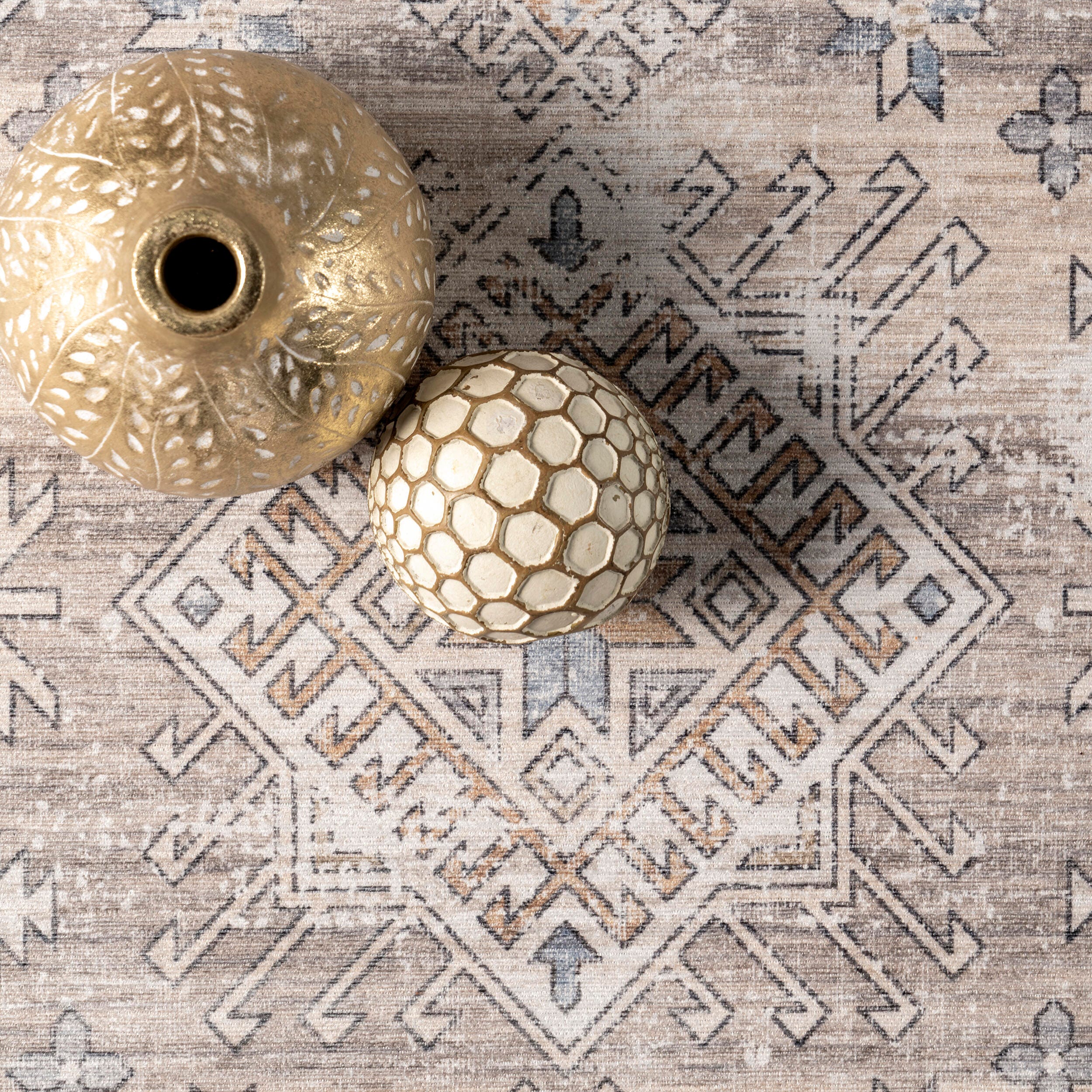 nuLOOM Darby Persian Stain Resistant Machine Washable Area Rug, Beige, large
