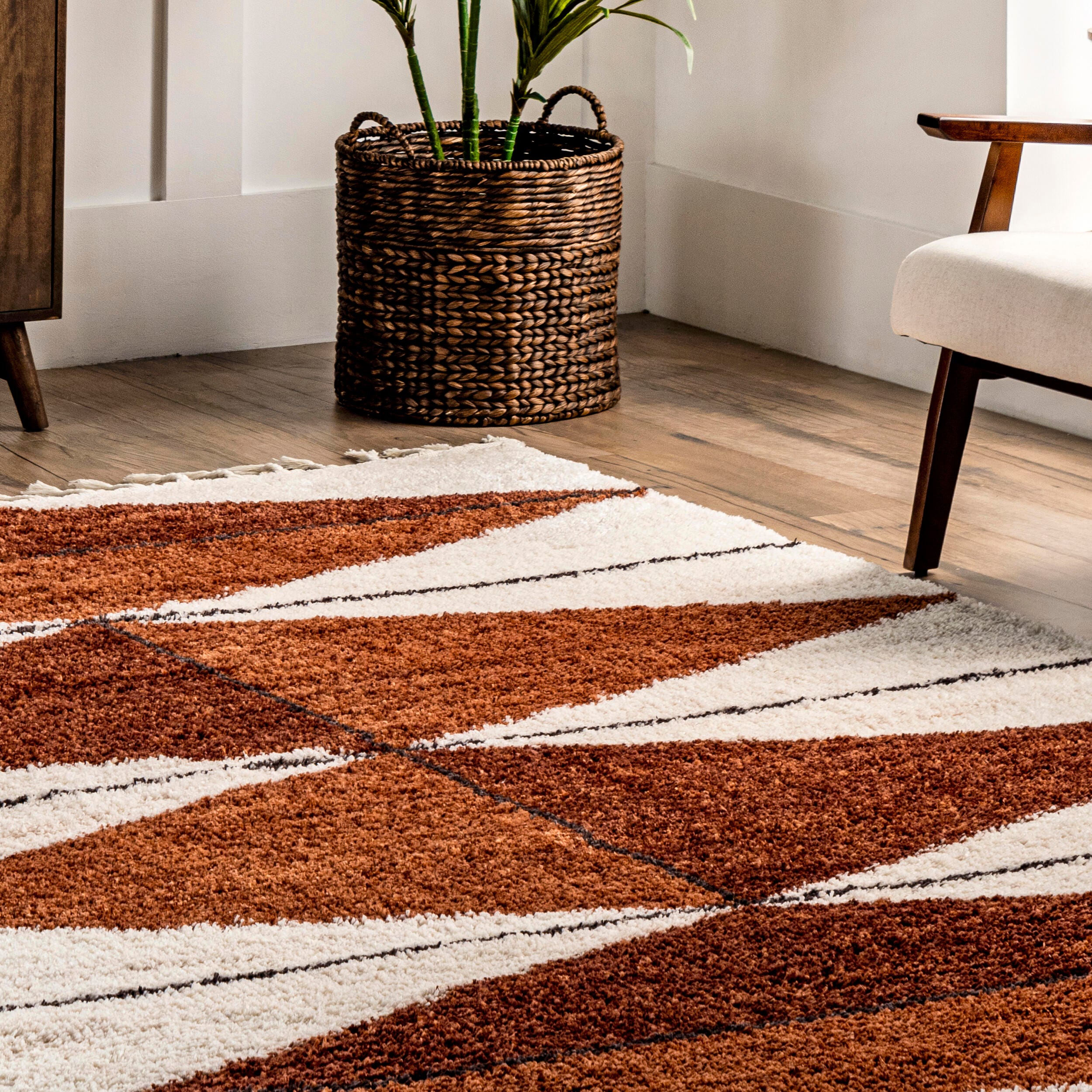 nuLOOM Kali Shaggy Diamond Tassel Area Rug, Rust, large