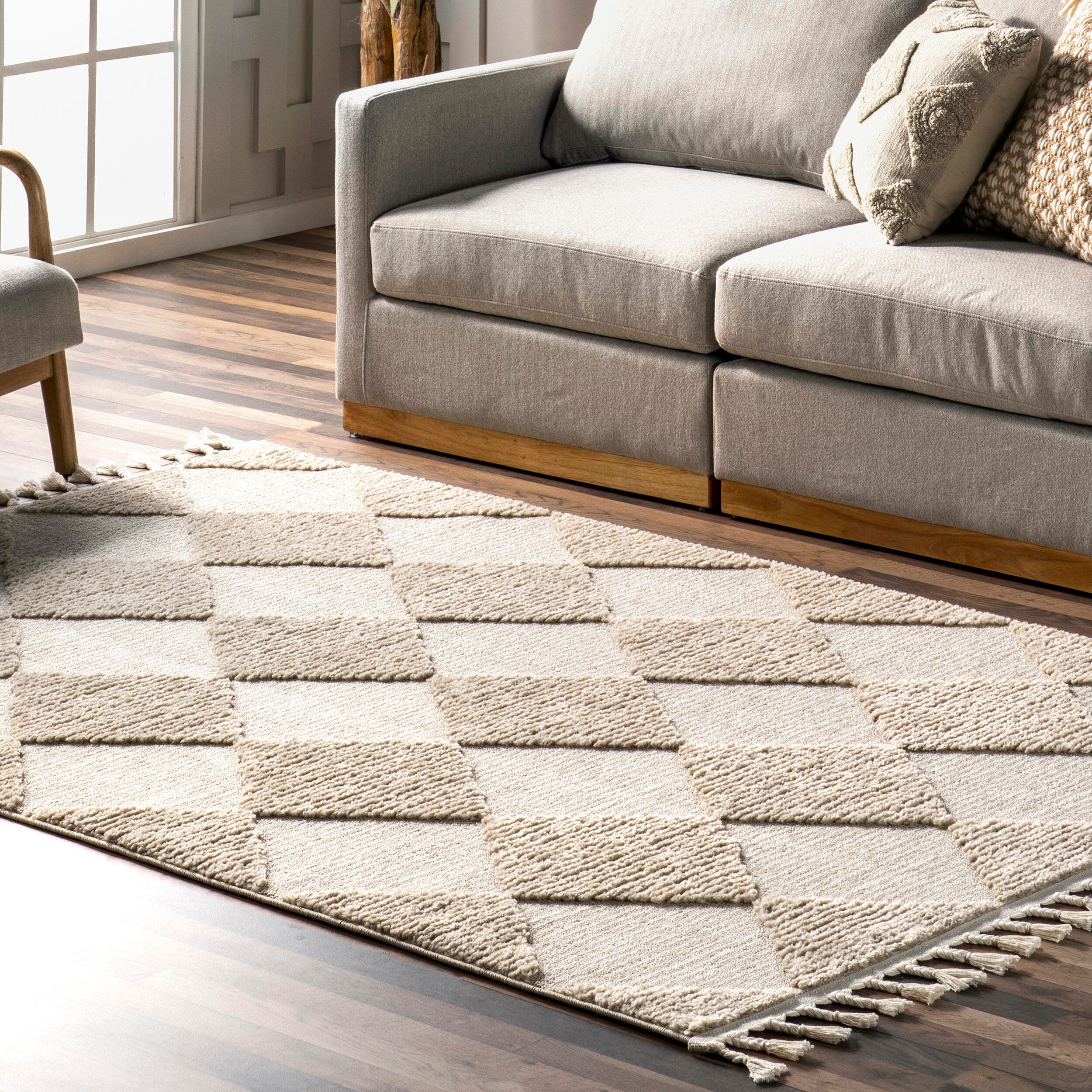 nuLOOM Marissa High/Low Diamond Tassel Area Rug, Ivory, large