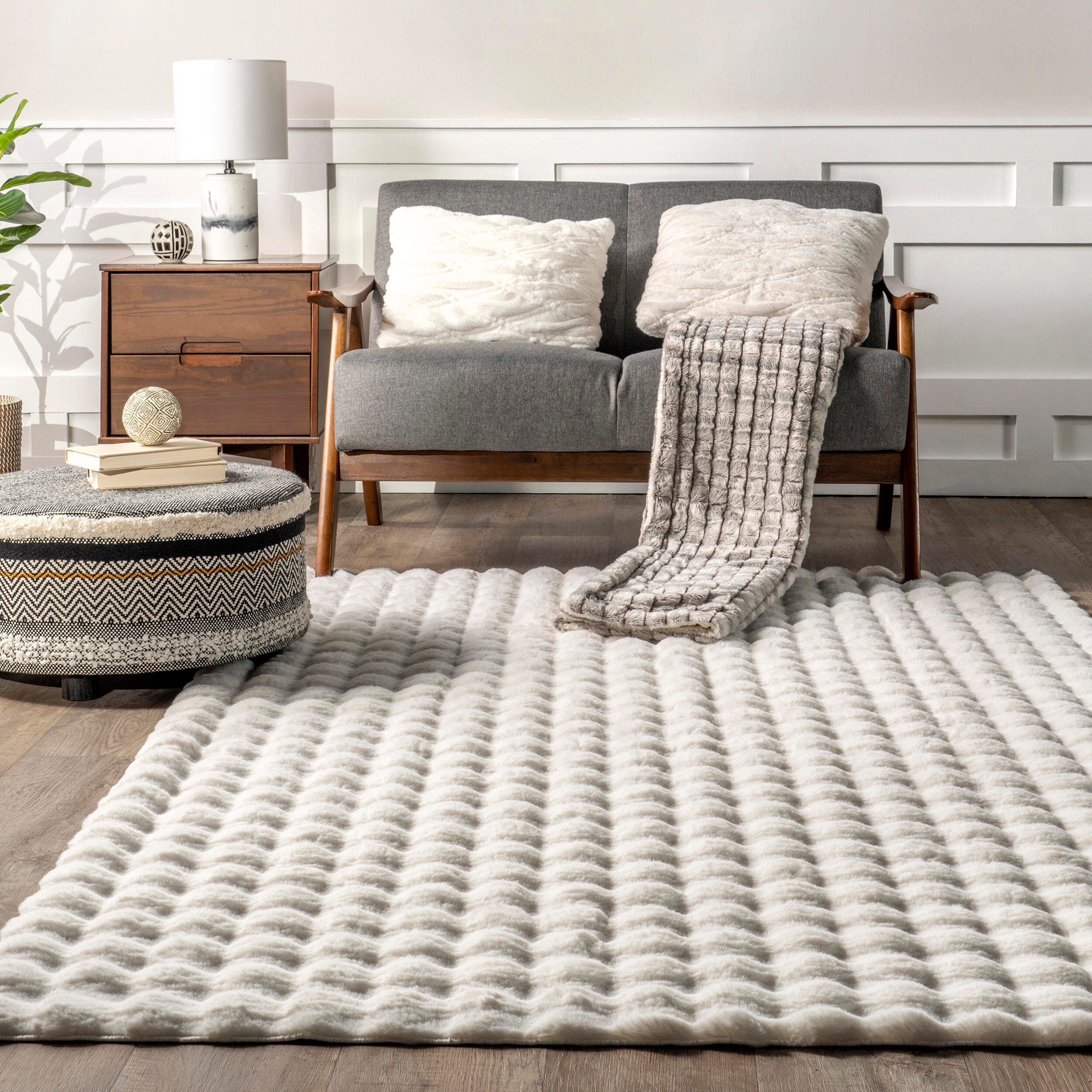 nuLOOM Jeni Solid Faux Rabbit Machine Washable Area Rug, White, large