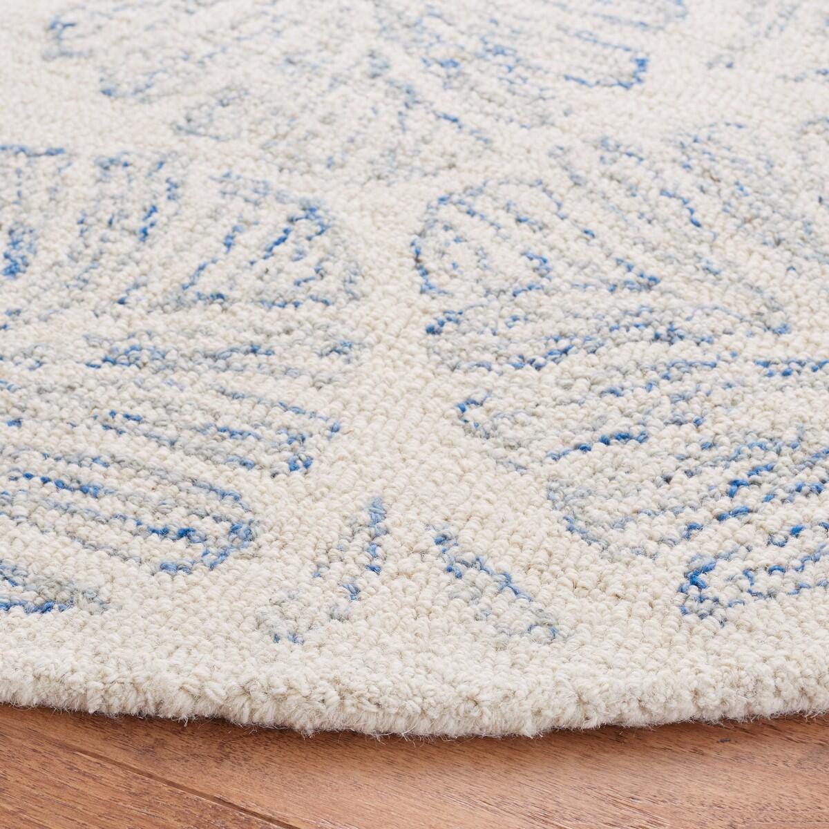 Safavieh Martha Stewart Collection Distressed  6' x 6' Round Area Rug, Ivory/Blue, large