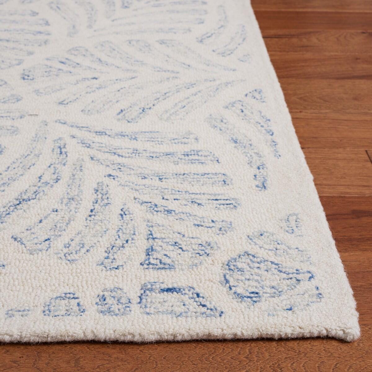 Safavieh Martha Stewart Collection Distressed  5' x 8' Area Rug, Ivory/Blue, large