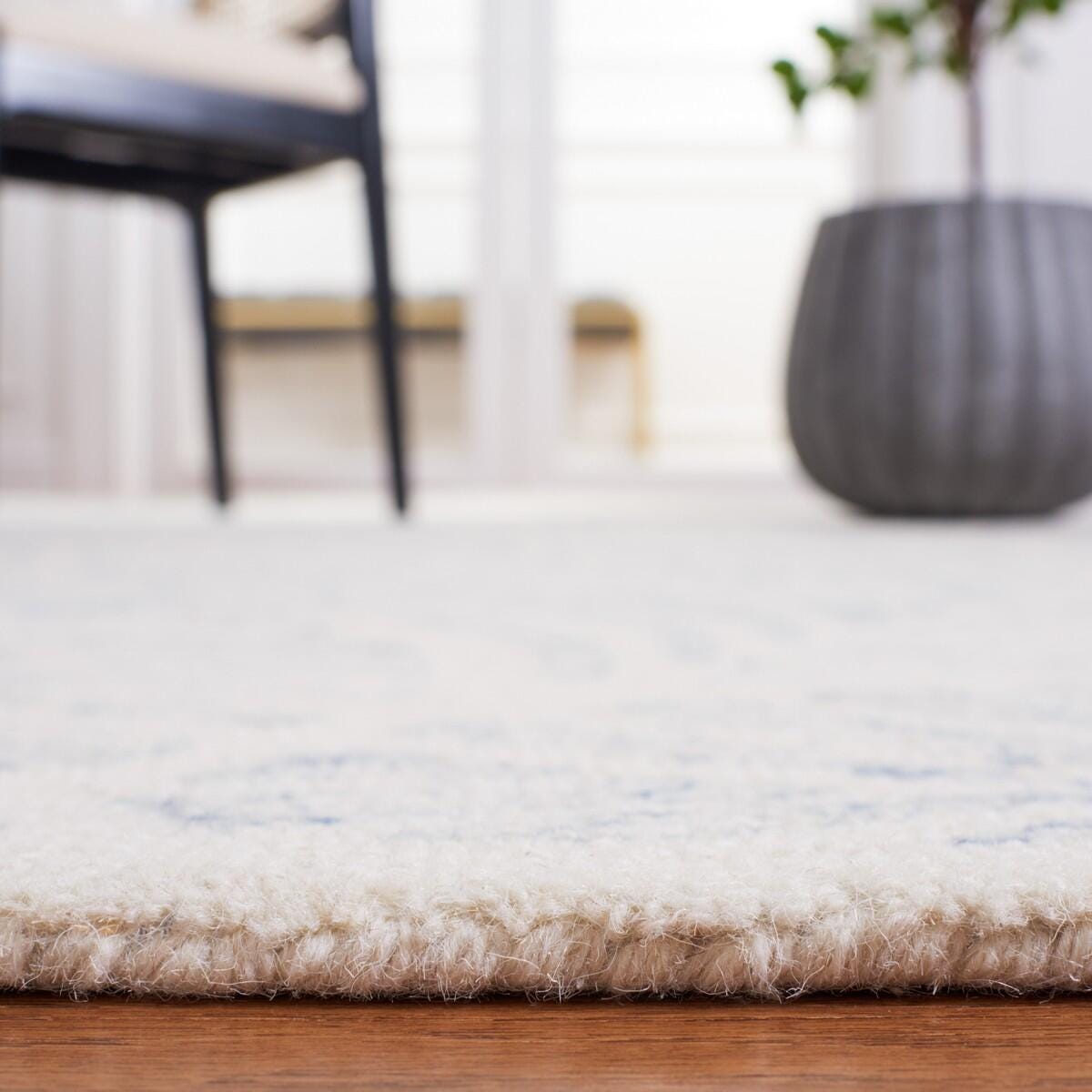 Safavieh Martha Stewart Collection Distressed  5' x 8' Area Rug, Ivory/Blue, large