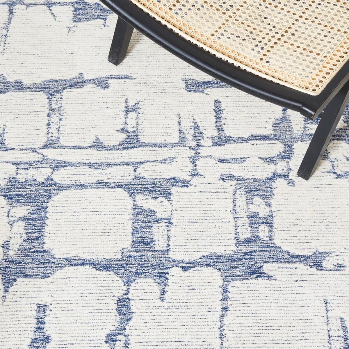 Safavieh Martha Stewart Collection Sculptural  4' x 6' Area Rug, Blue/Ivory, large