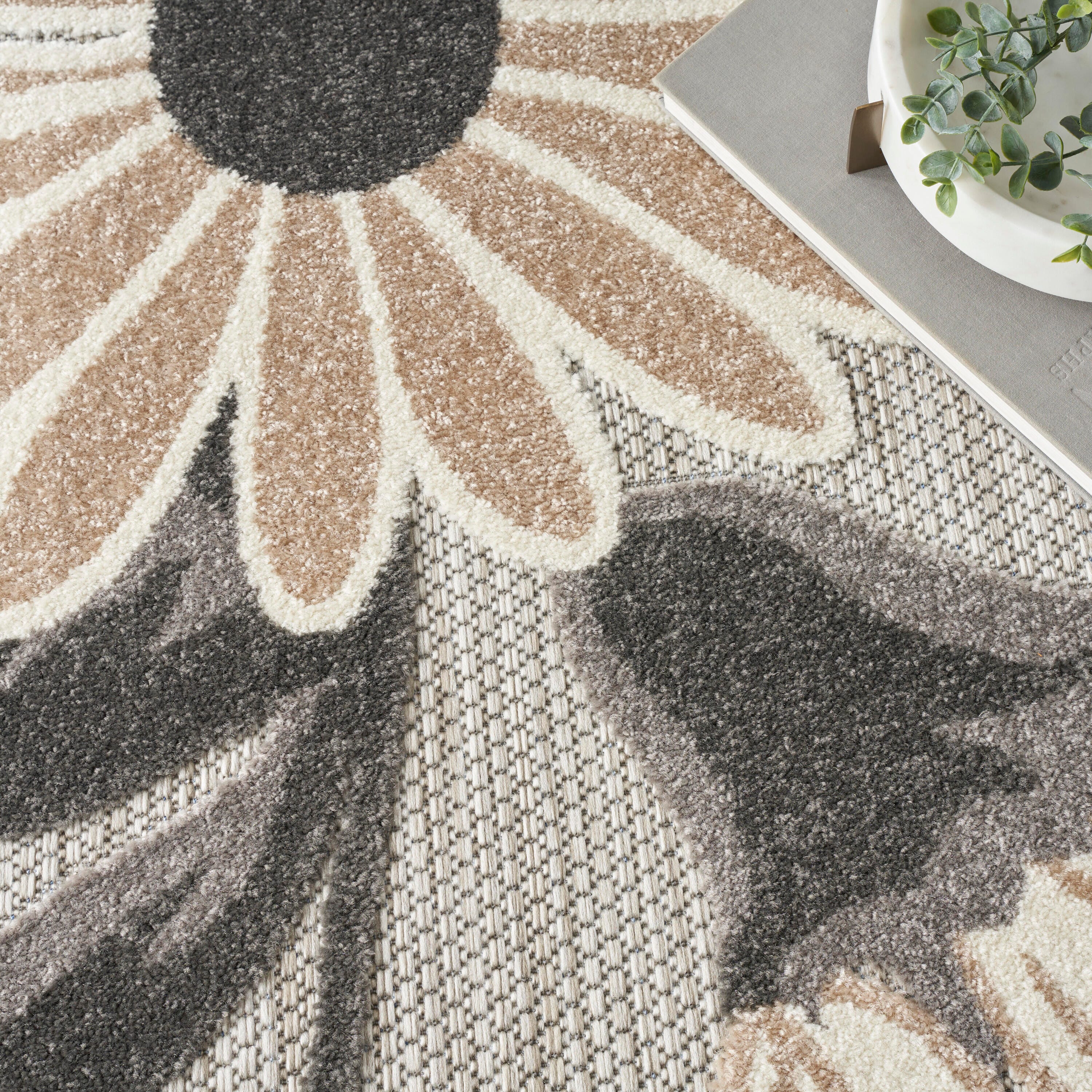 Nourison Home Splash 5'3" X 7'5 Daisy Floral Area Rug, Beige, large