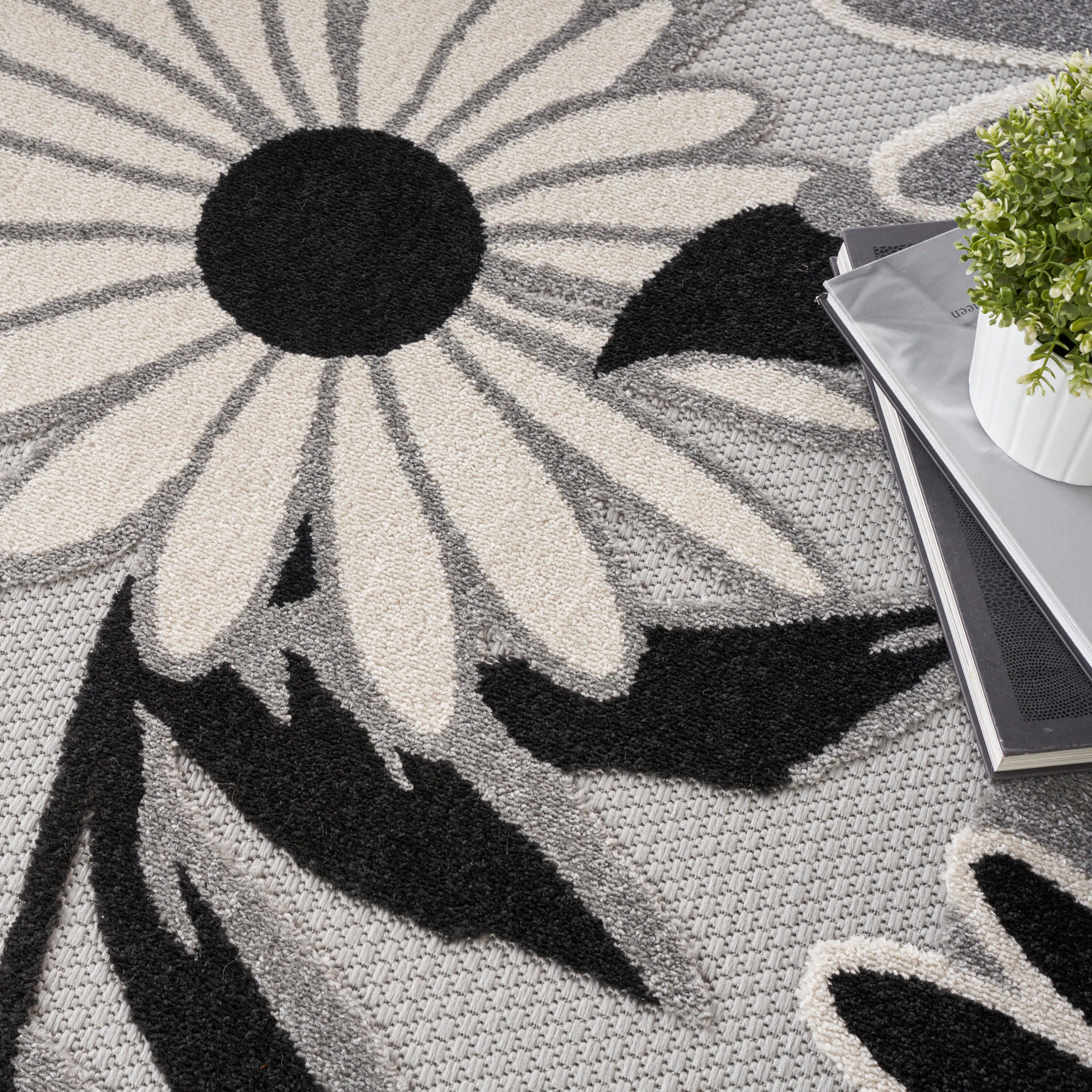 Nourison Home Splash 7'10"X Round Daisy Floral Area Rug, Black/White, large
