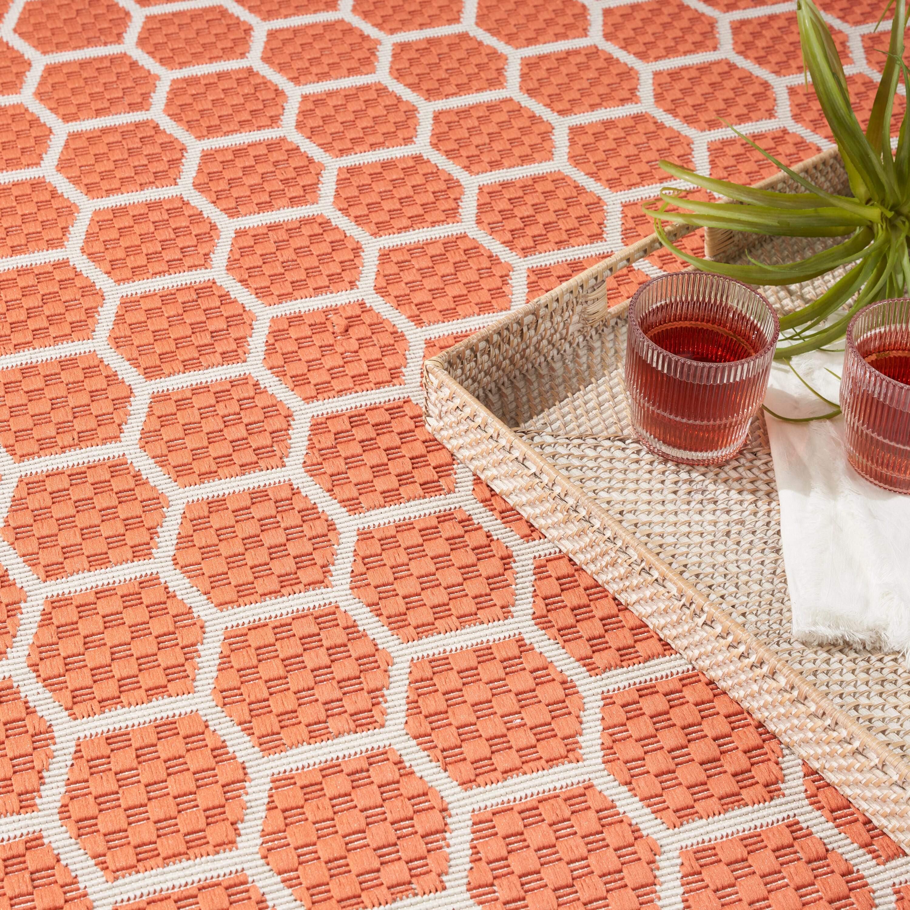 Nourison Home Twist Reversible Indoor/Outdoor 4' x 6' Area Rug, Coral, large