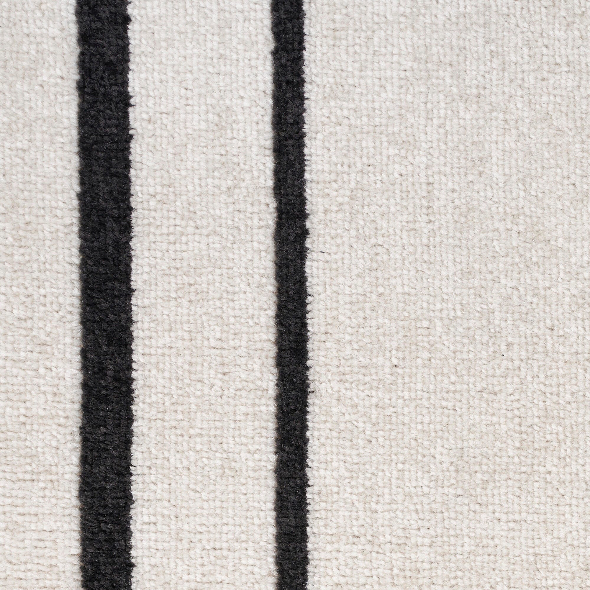 Swatch color Ivory/Black 