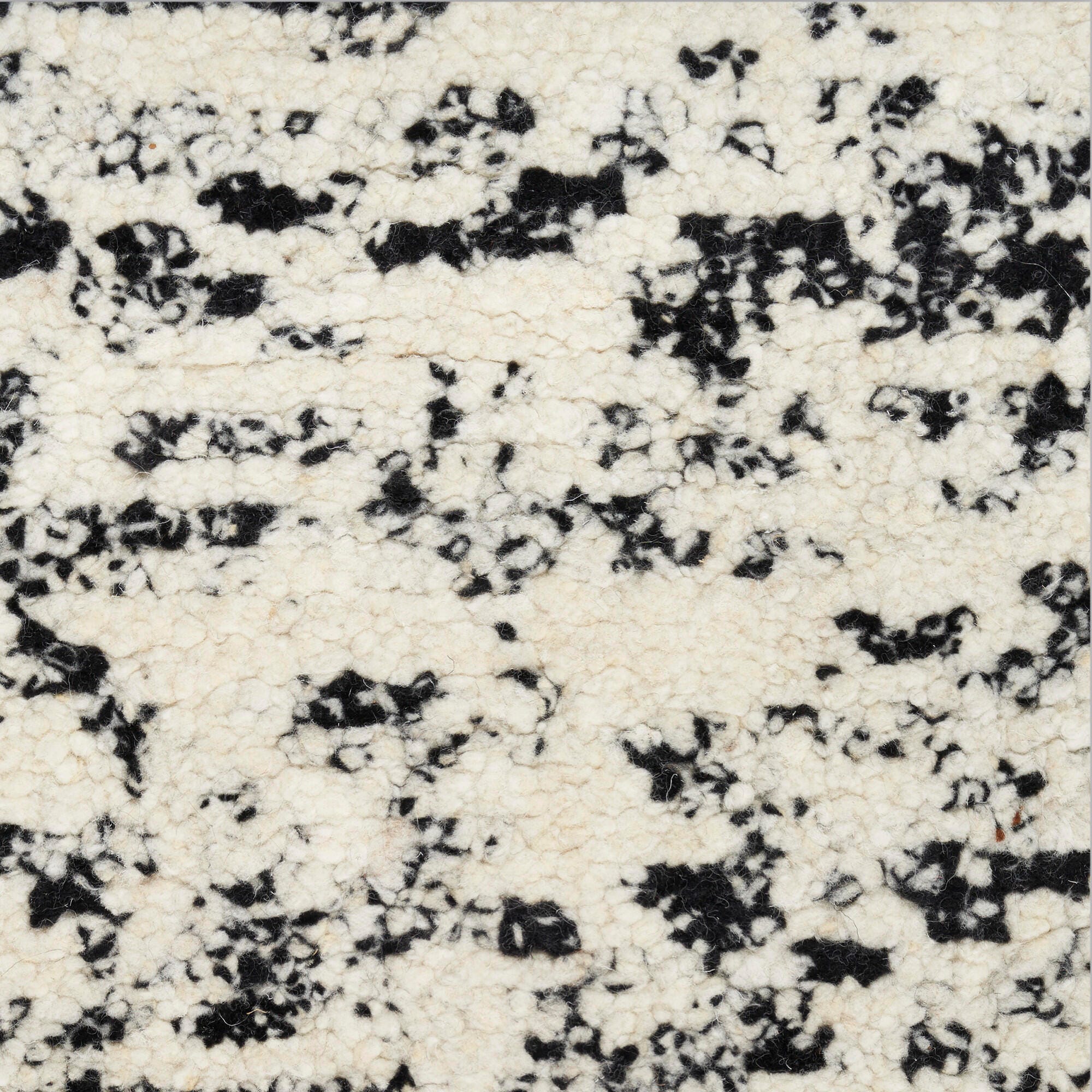 Swatch color Ivory/Black , product with this swatch is currently selected