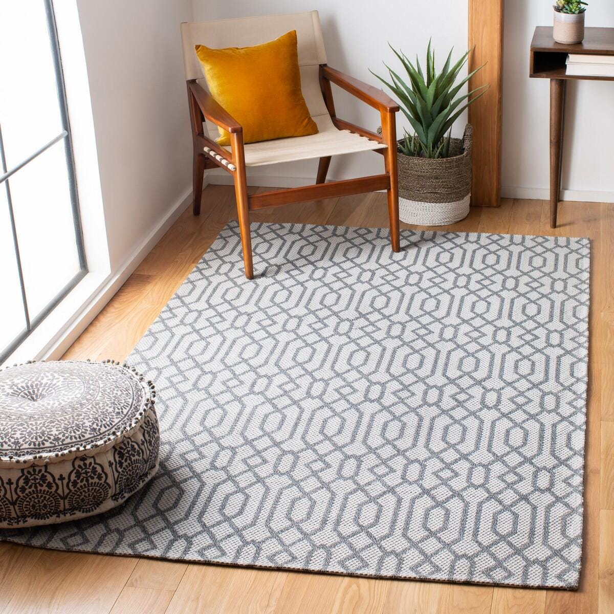 Safavieh Augustine Trellis 5' x 7' Area Rug, Anthracite/Light Gray, rollover