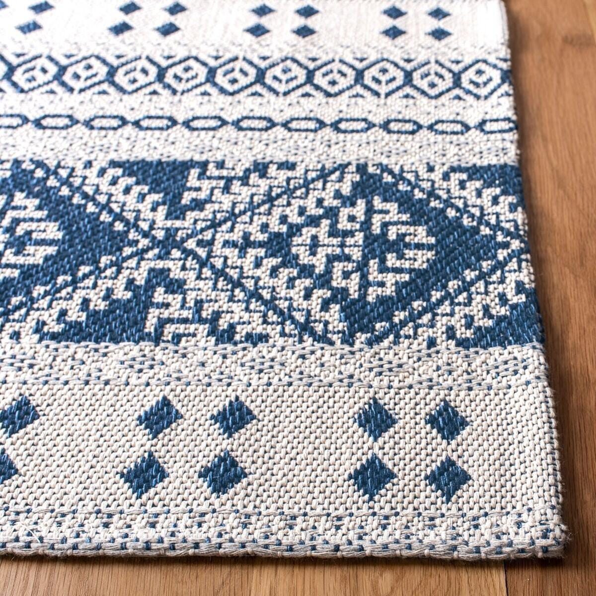 Safavieh Augustine 4' x 6' Area Rug, Navy/Creme, large