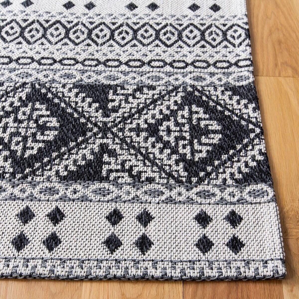 Safavieh Augustine 4' x 6' Area Rug, Black/Cream, large