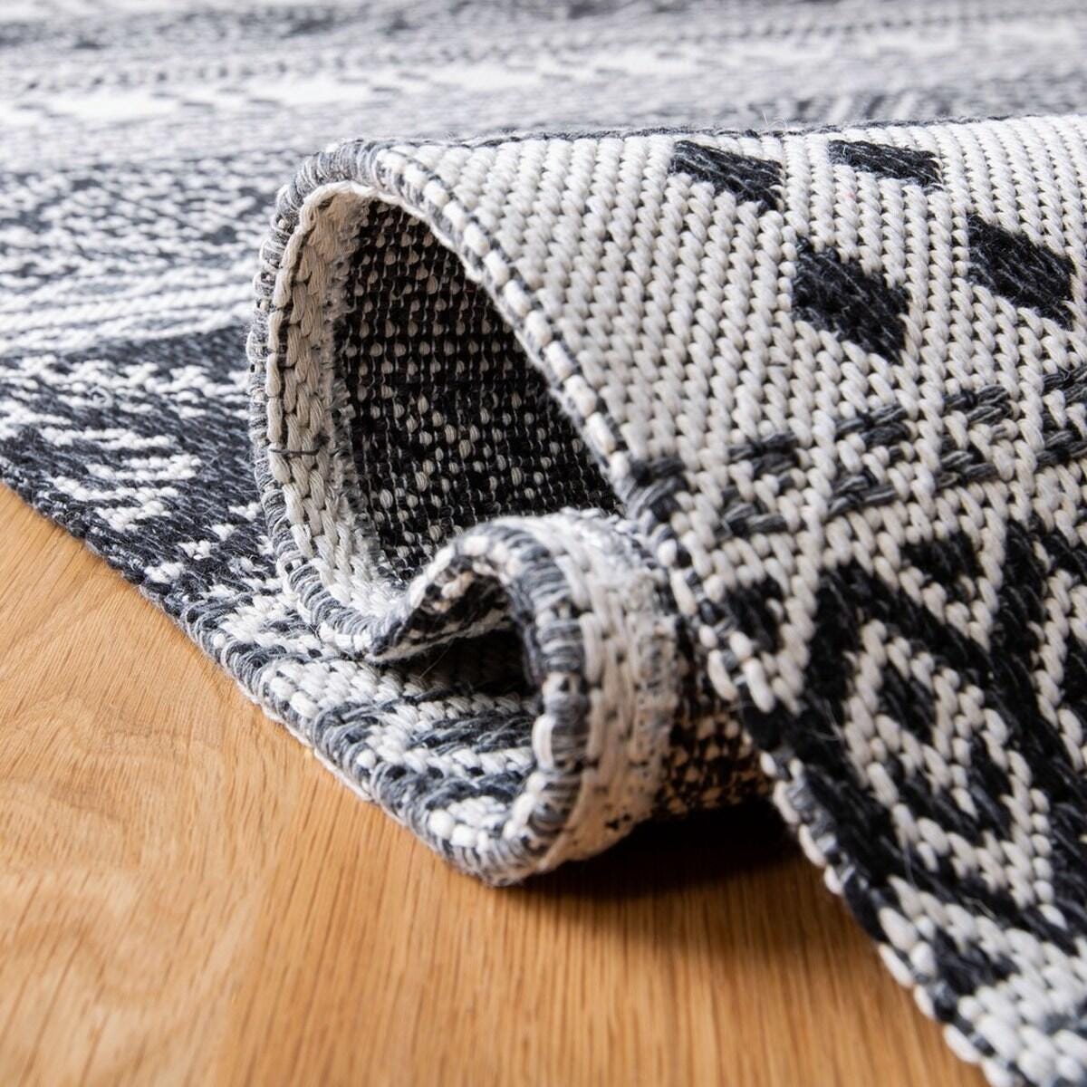 Safavieh Augustine 8' x 10' Area Rug, Black/Cream, large