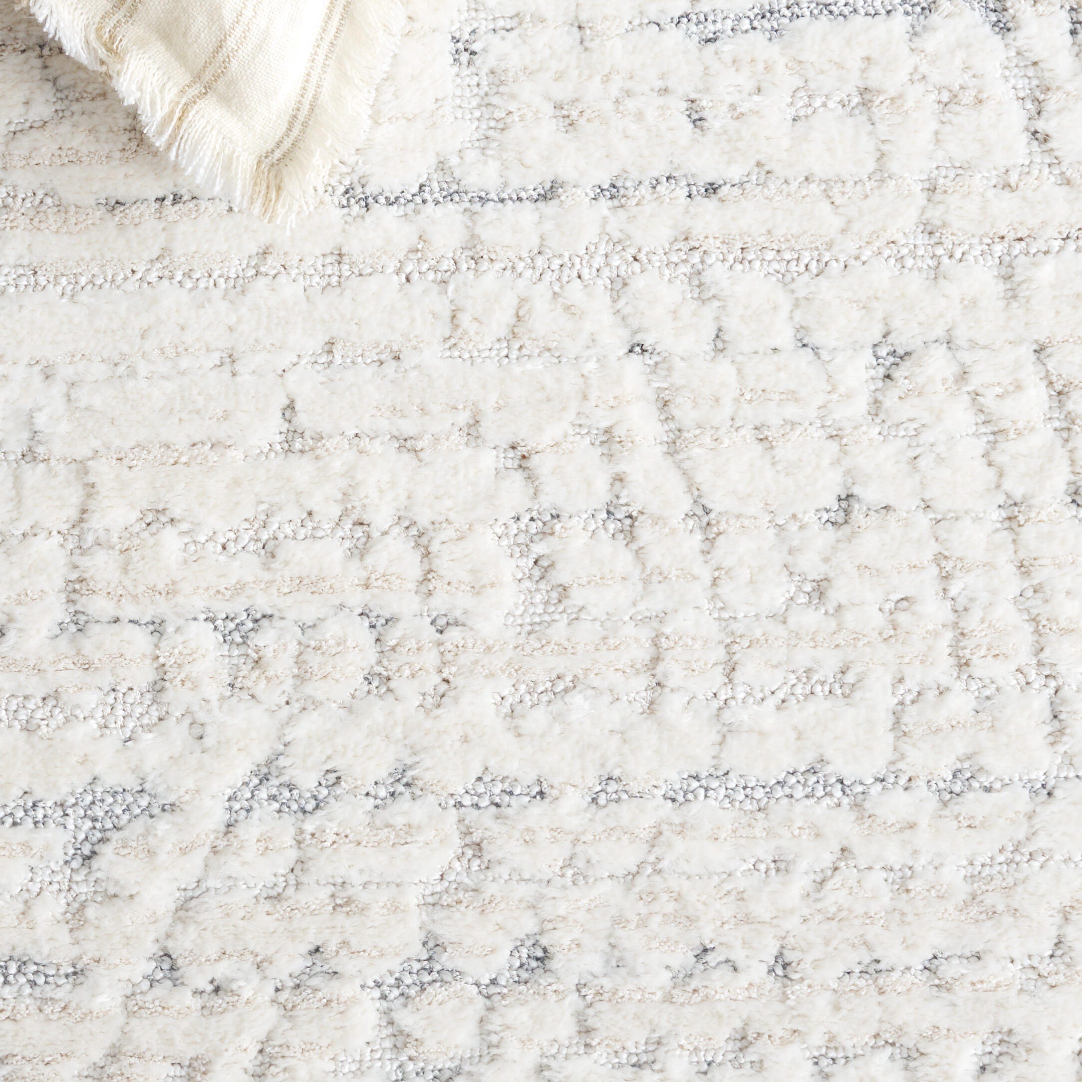 Safavieh Elmhurst 4' x 6' Area Rug, Ivory/Gray, large