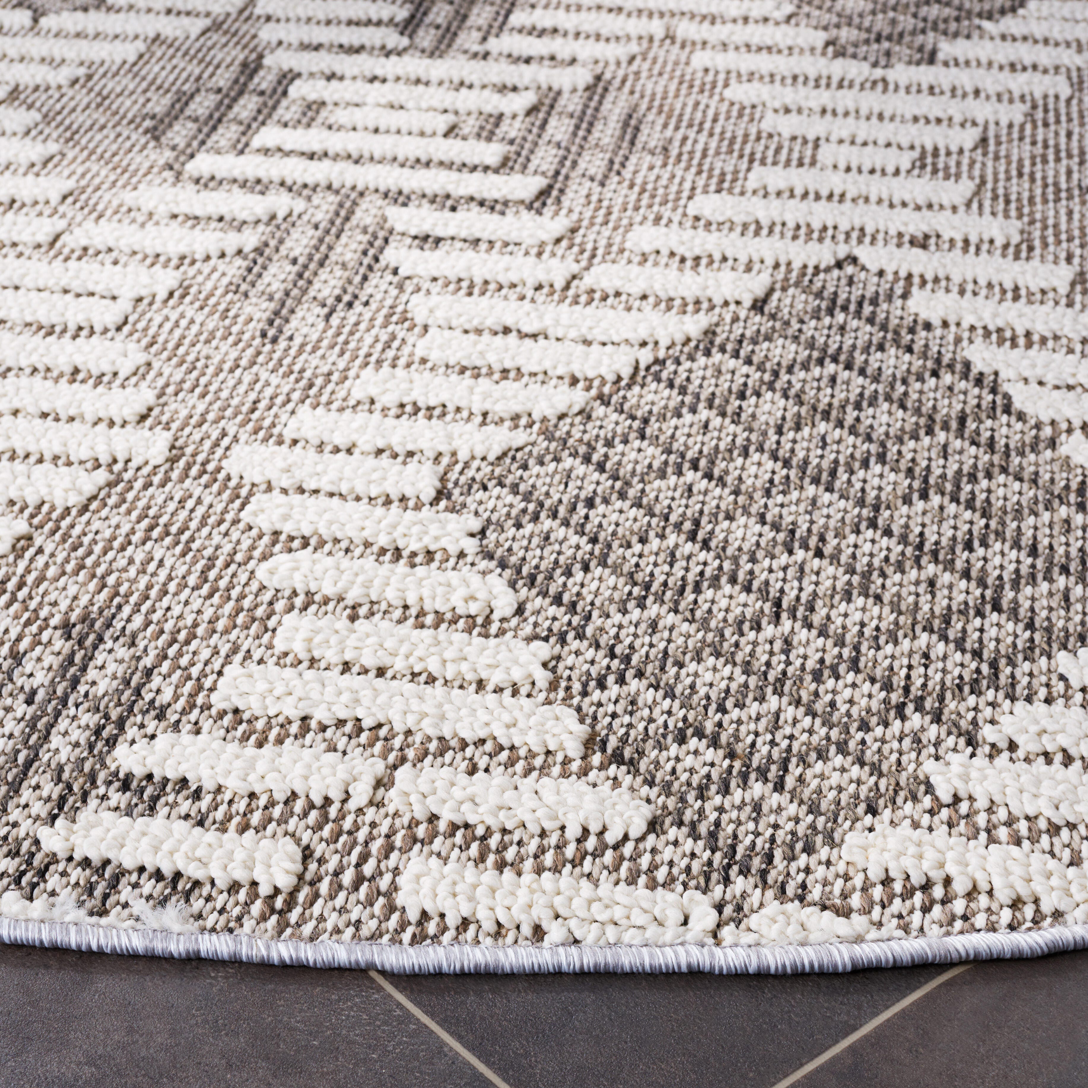 Safavieh Global 6' 7" x 6' 7" Round Area Rug, Gray/Ivory, large