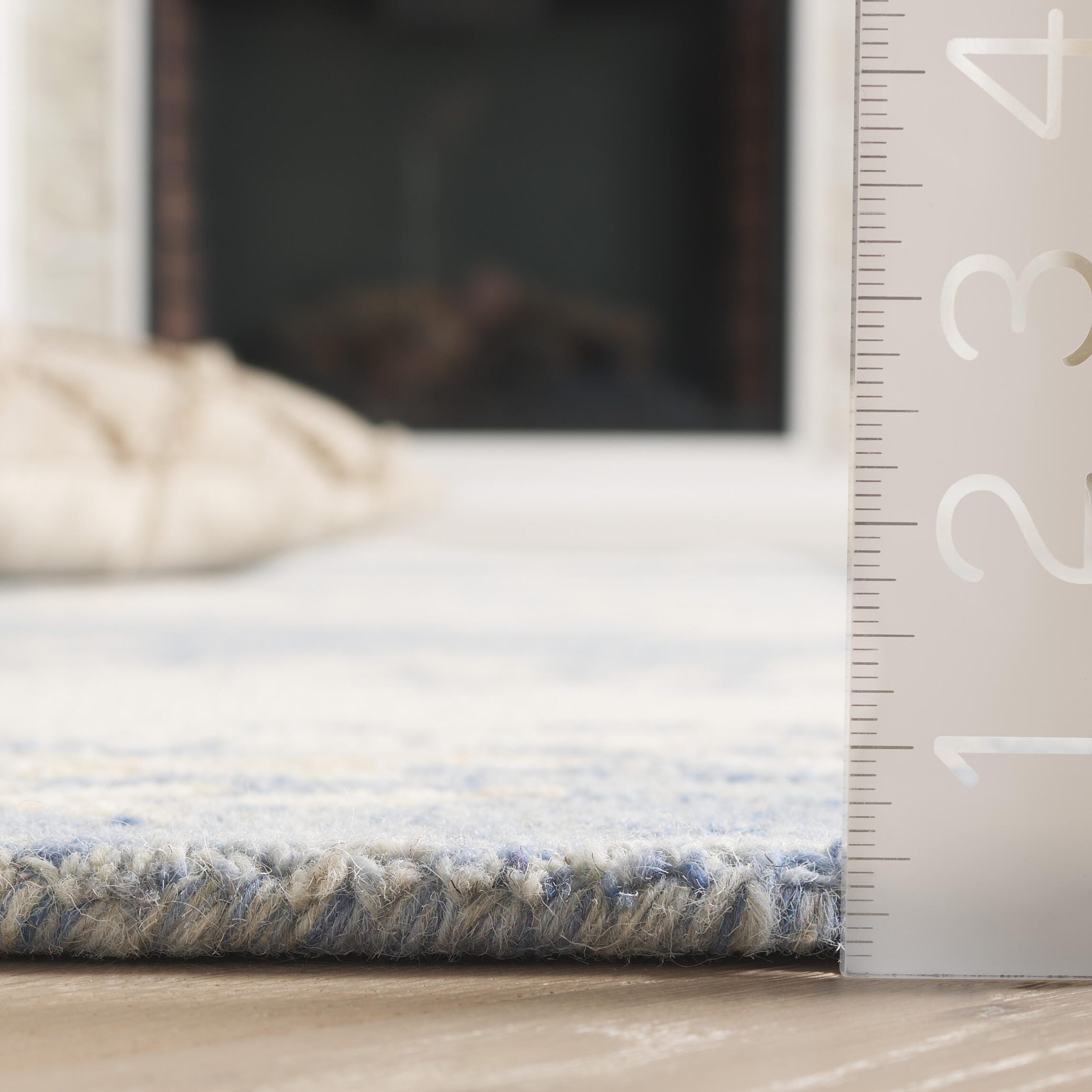 Safavieh Ebony 4' x 6' Area Rug, Blue/Ivory, large