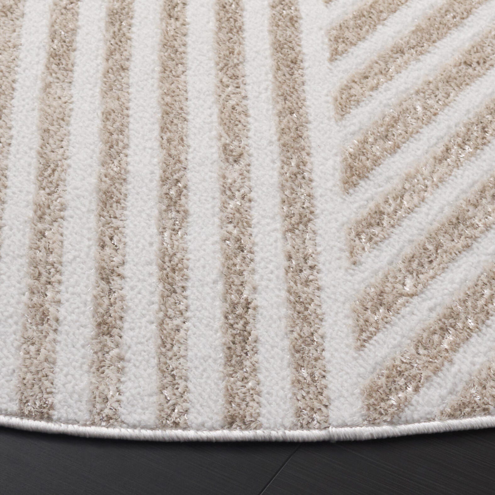 Safavieh Maya 6' 7" x 6' 7" Round Area Rug, Ivory, large
