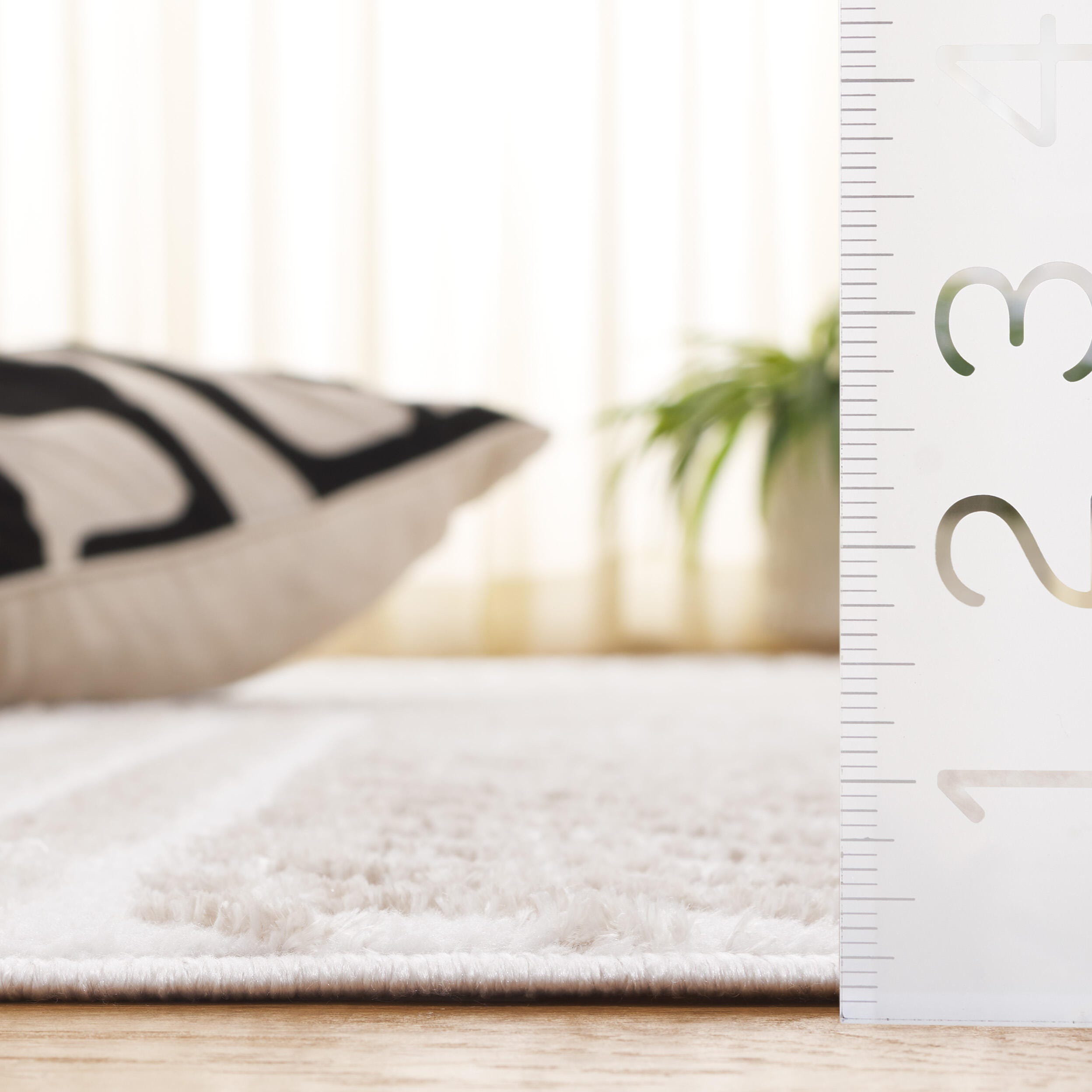 Safavieh Maya 5' 3" x 7' 6" Area Rug, Ivory, large