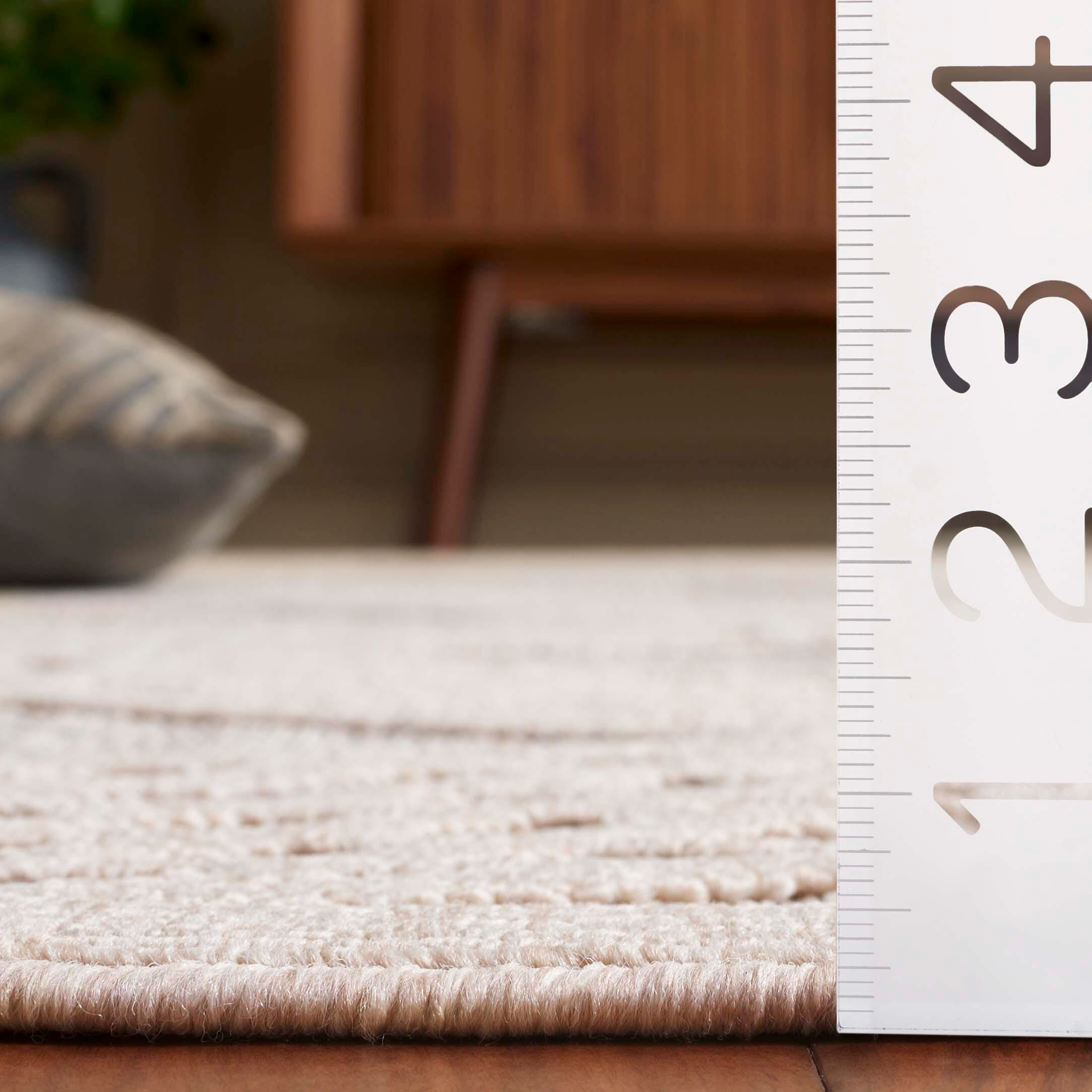 Safavieh Milos 4' x 6' Area Rug, Ivory, large