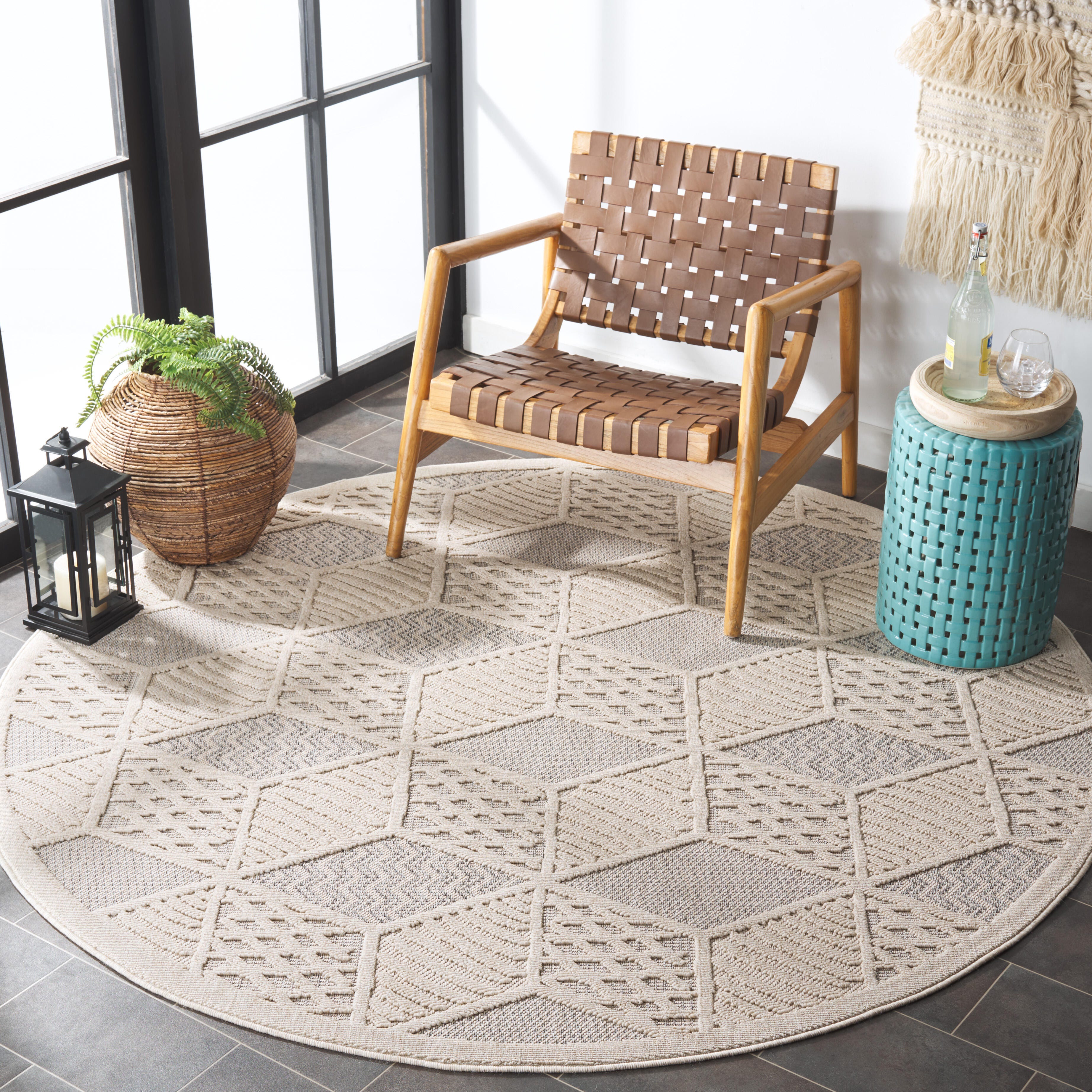 Safavieh Milos 6' 7" x 6' 7" Round Area Rug, Ivory, large