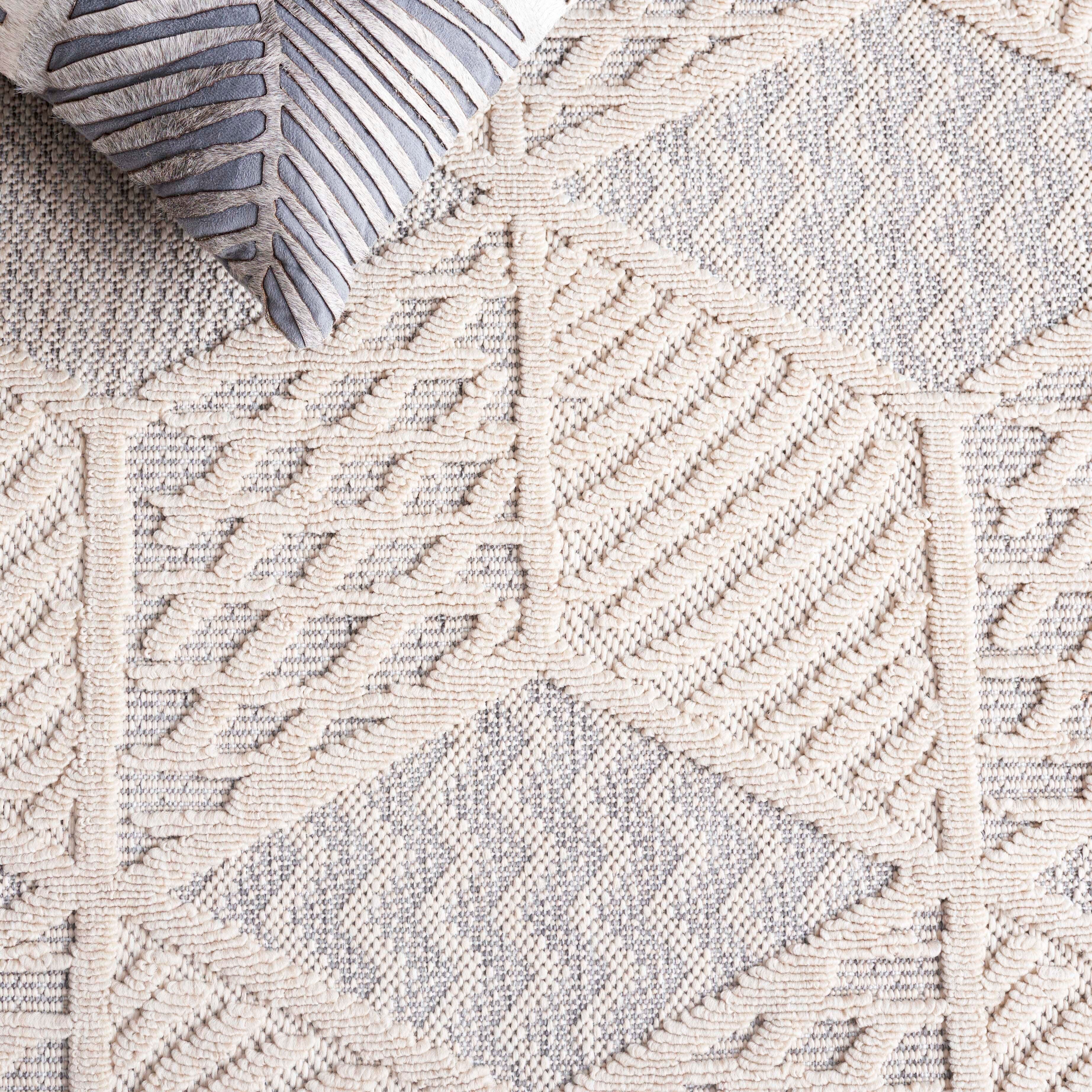 Safavieh Milos 6' 7" x 6' 7" Square Area Rug, Ivory, large