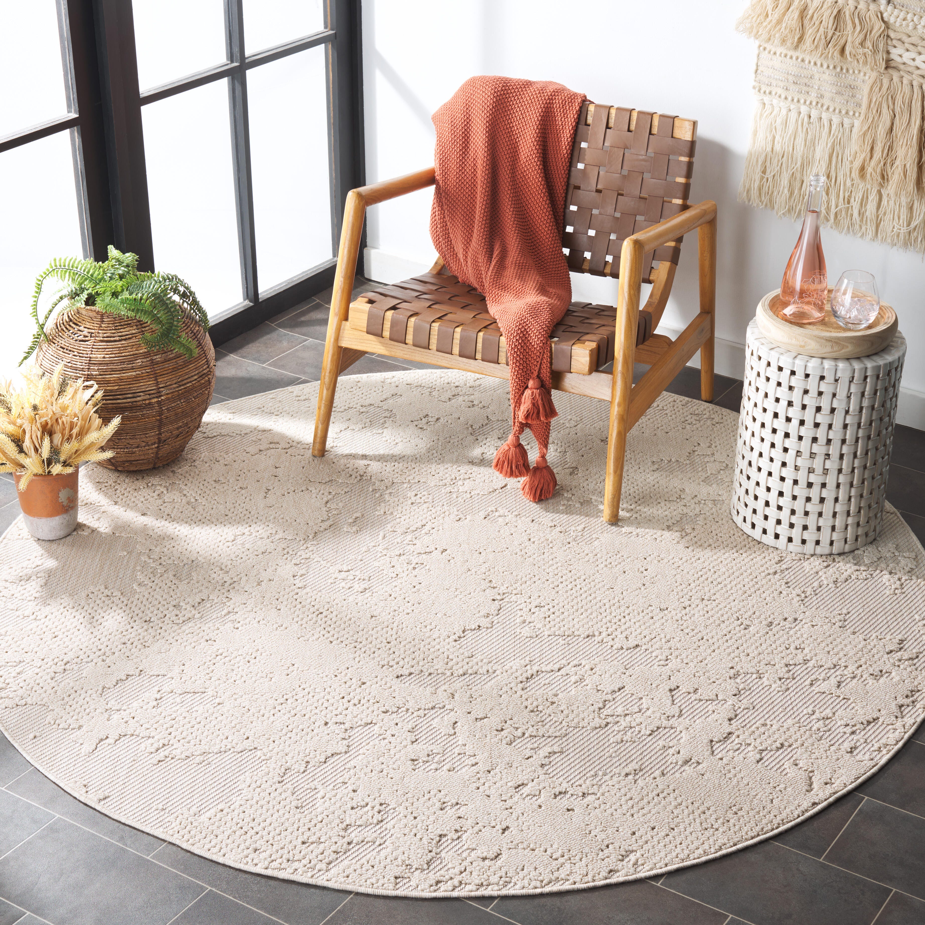 Safavieh Milos 6' 7" x 6' 7" Round Area Rug, Ivory, large