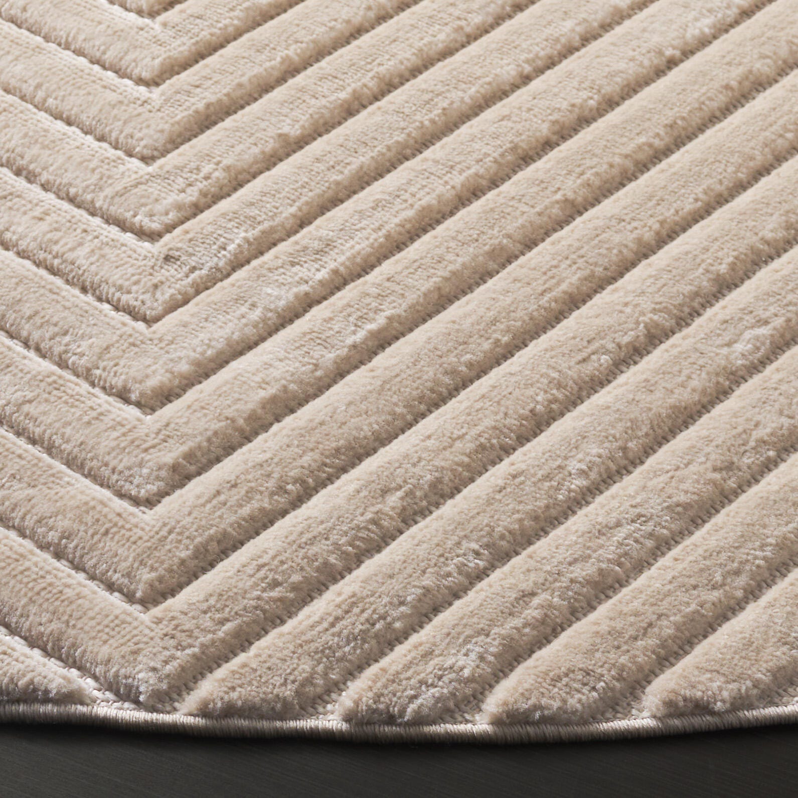 Safavieh Selena 6' 7" x 6' 7" Round Area Rug, Beige, large