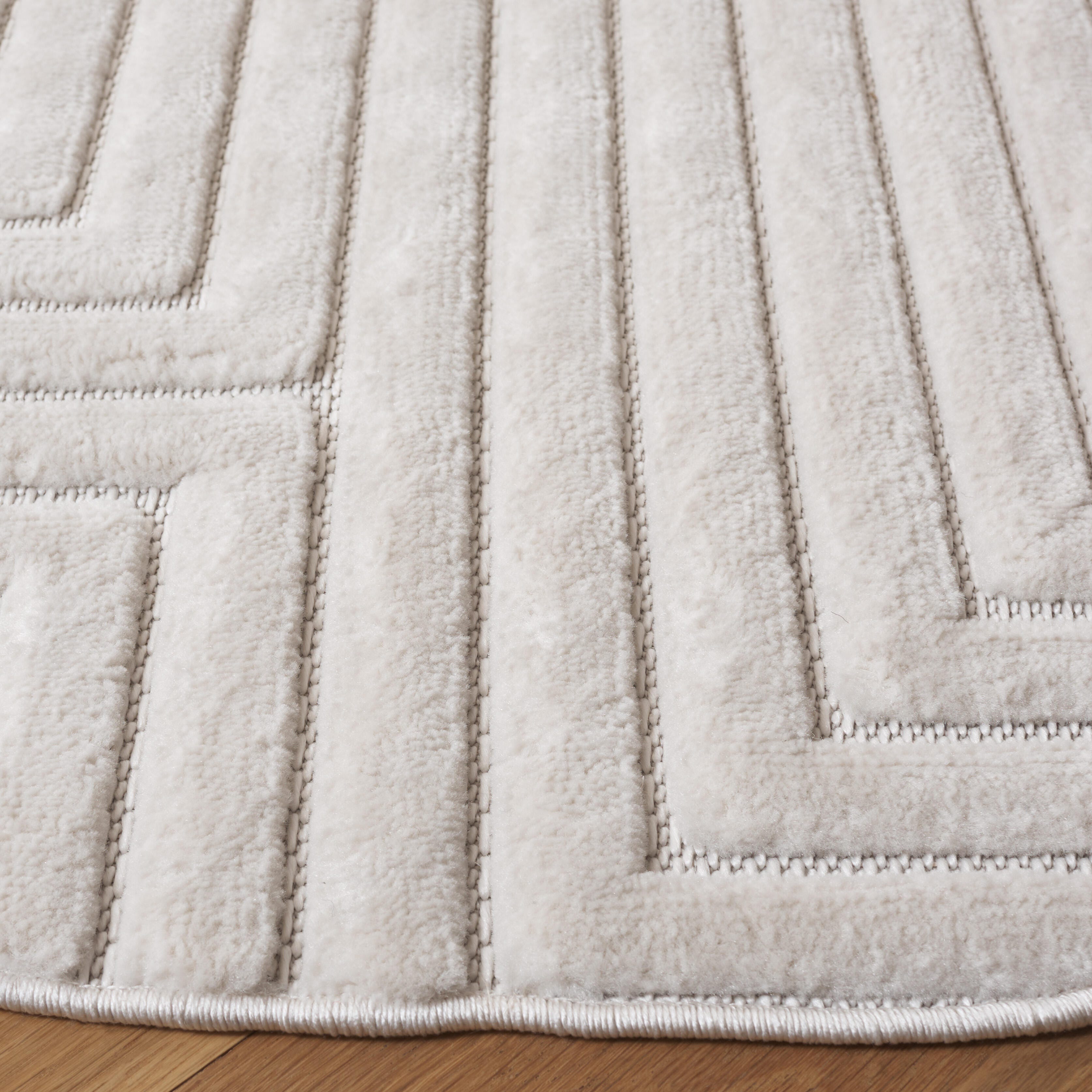 Safavieh Selena 6' 7" x 6' 7" Round Area Rug, Ivory, large