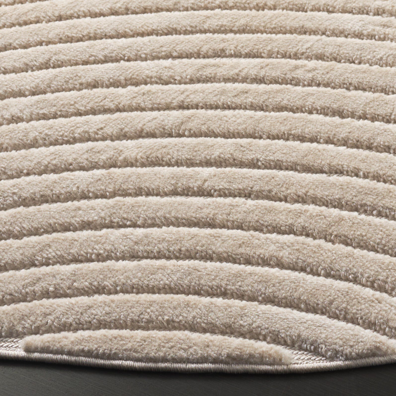 Safavieh Selena 6' 7" x 6' 7" Round Area Rug, Beige, large