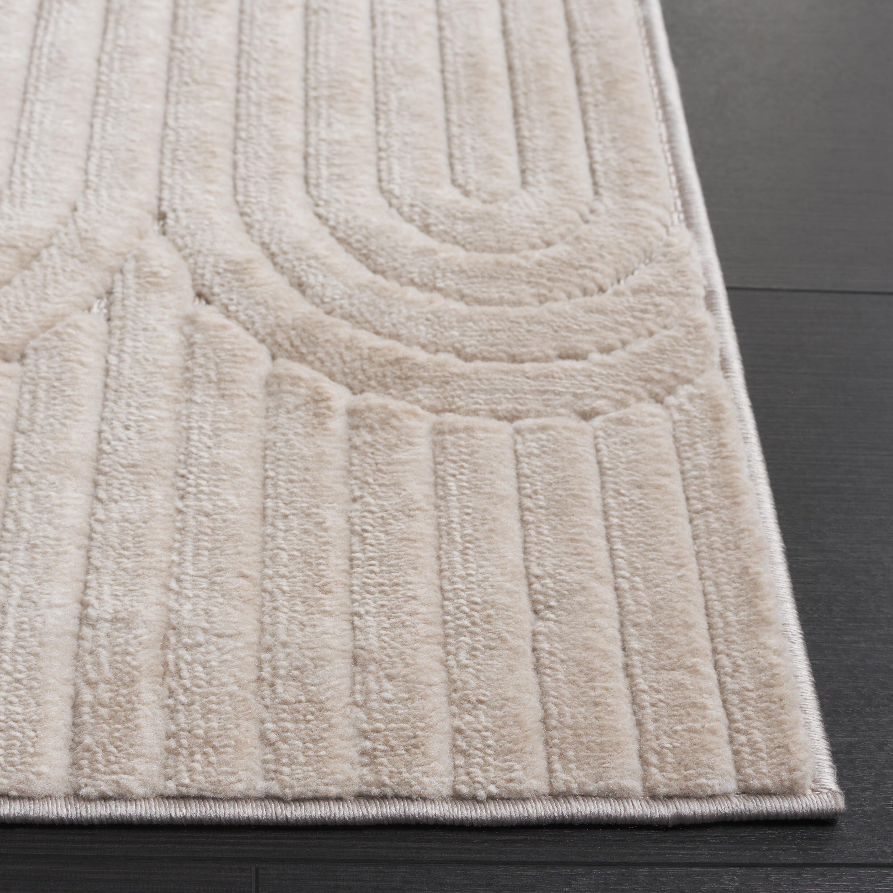 Safavieh Selena 4' x 6' Area Rug, Beige, large