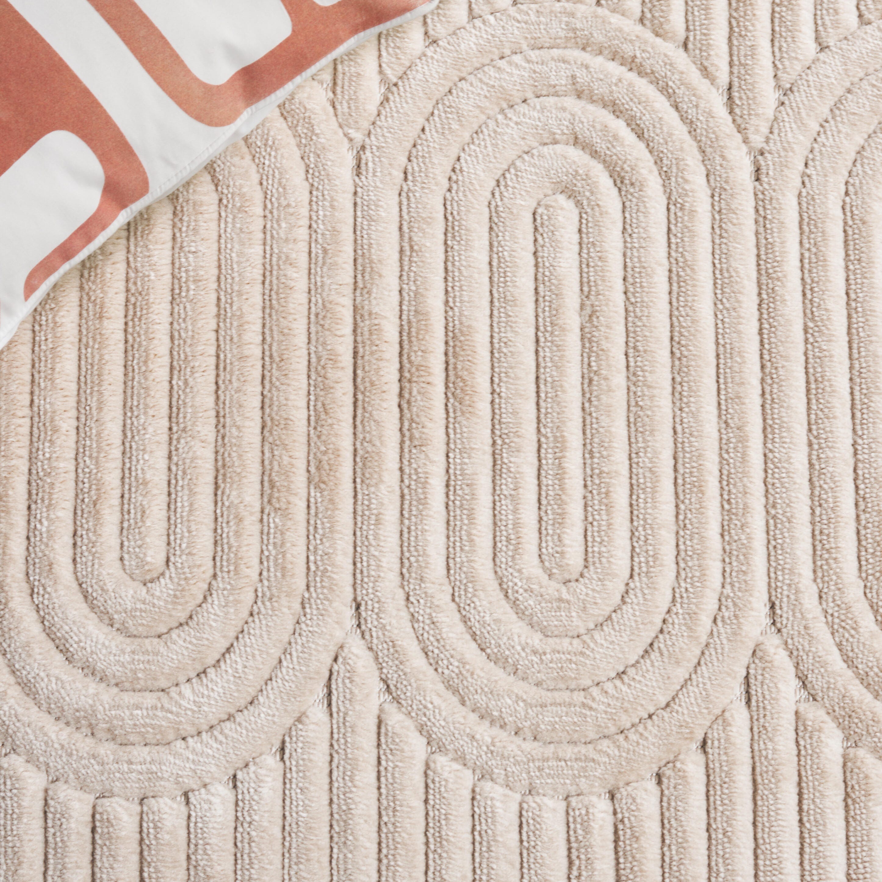 Safavieh Selena 4' x 6' Area Rug, Beige, large