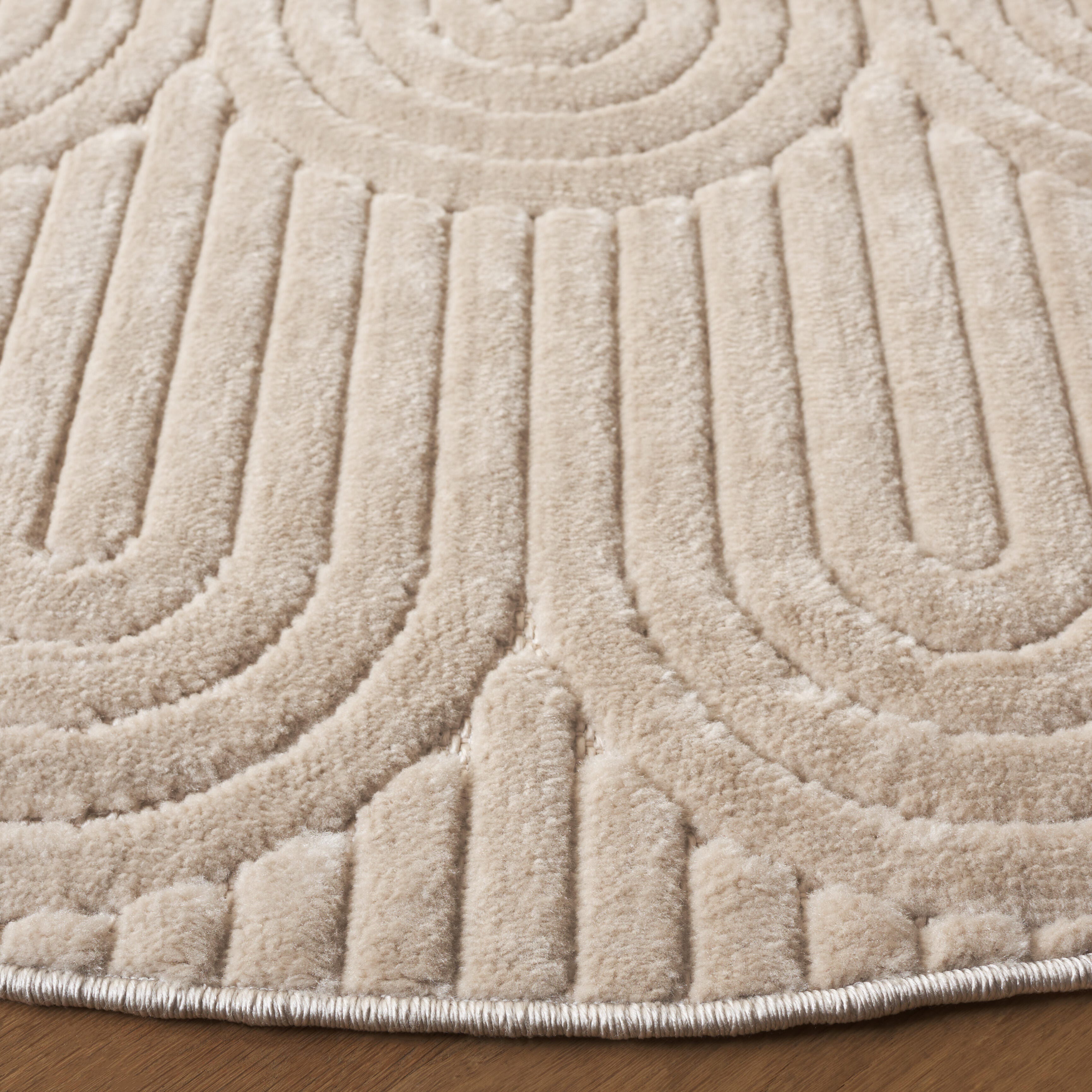 Safavieh Selena 6' 7" x 6' 7" Round Area Rug, Beige, large