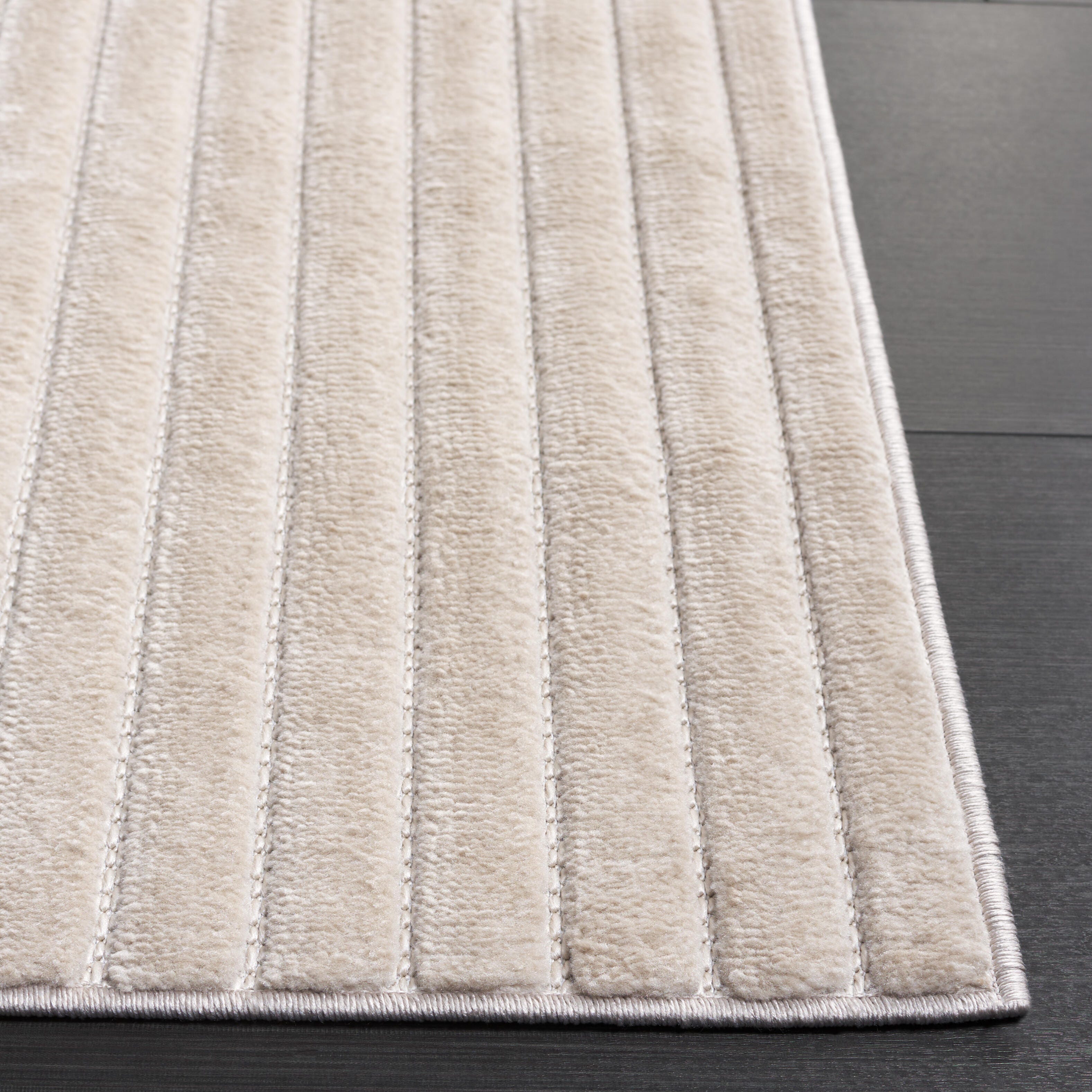Safavieh Selena 5' 3" x 7' 6" Area Rug, Beige, large
