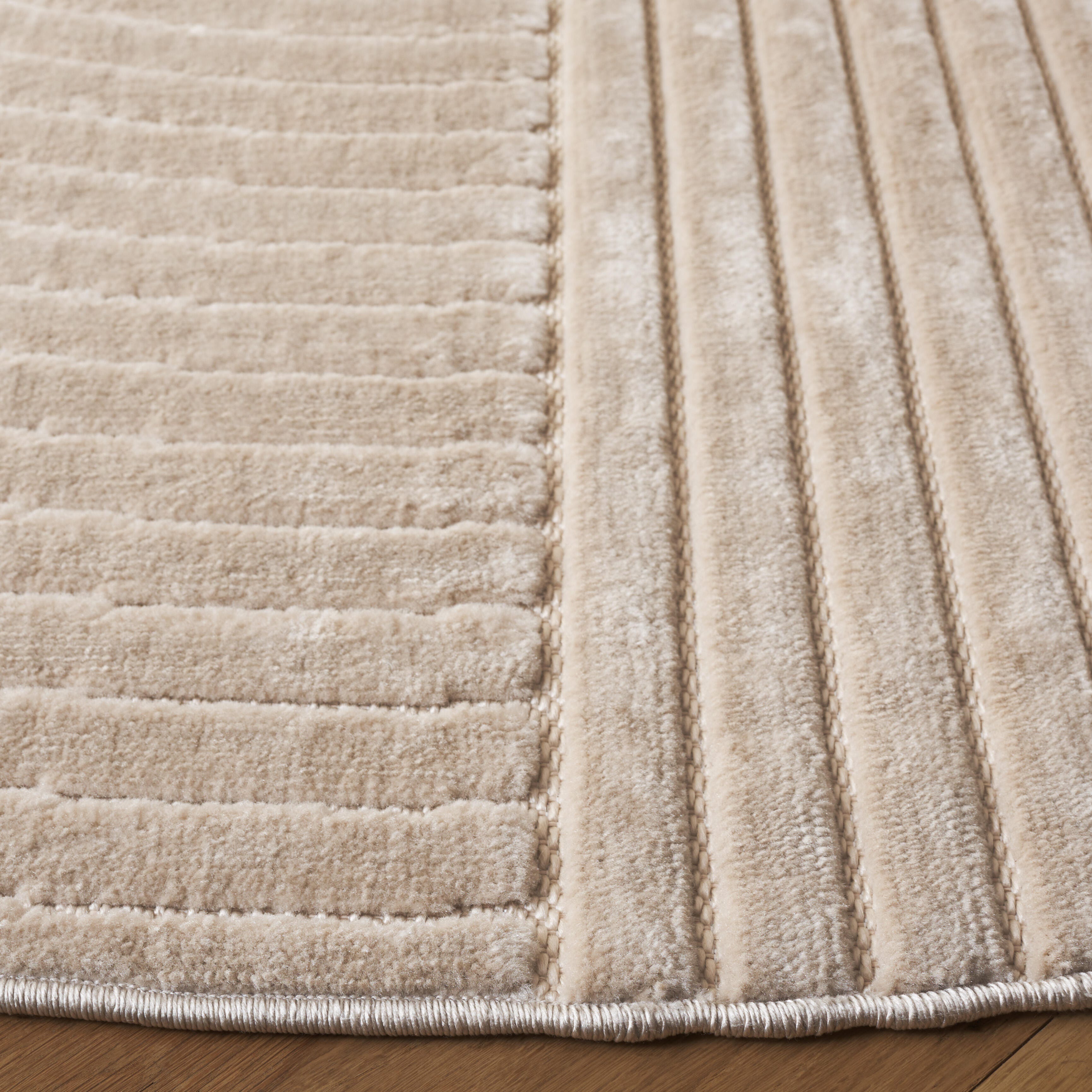 Safavieh Selena 6' 7" x 6' 7" Round Area Rug, Beige, large