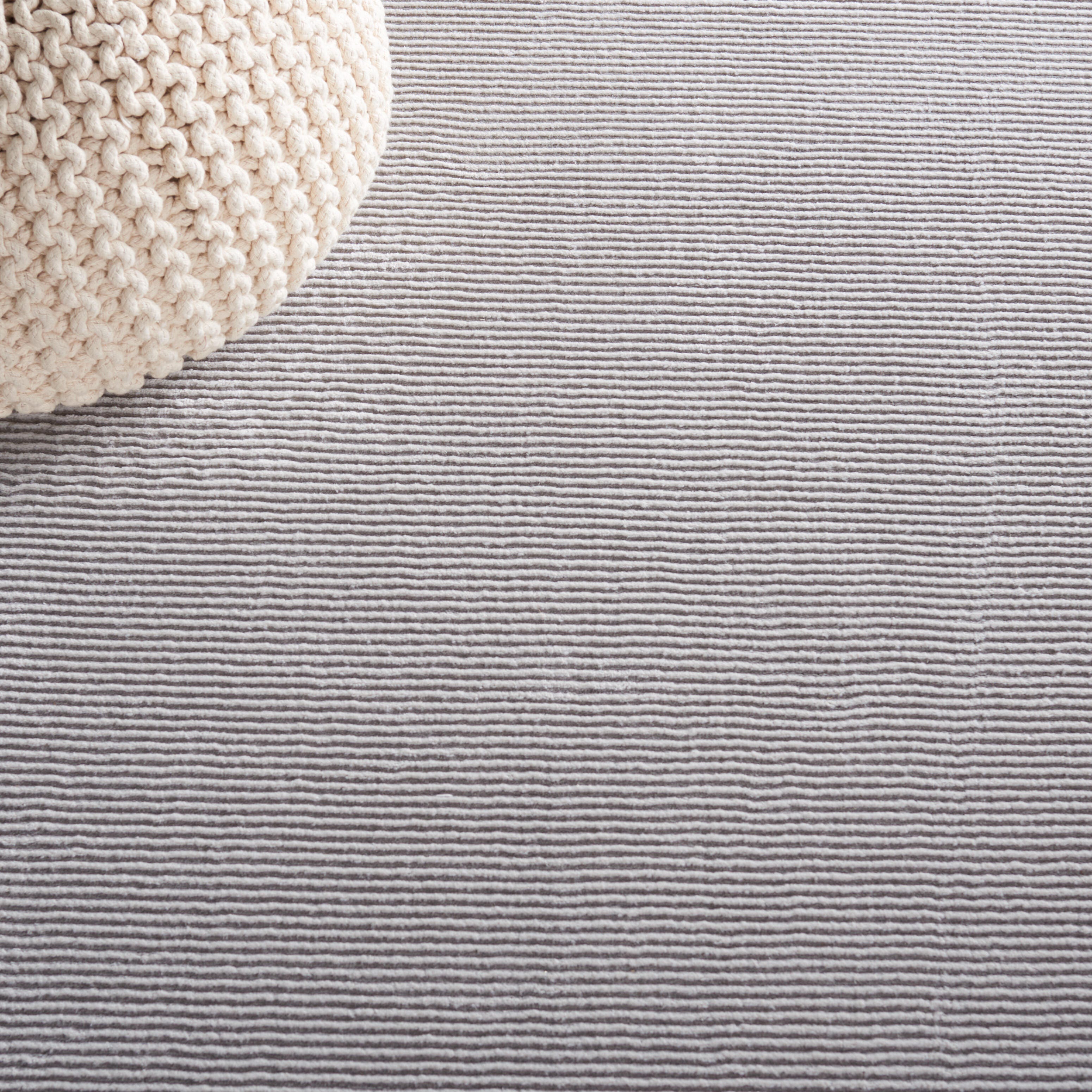 Safavieh Revive 2' 7" x 5' Area Rug, Gray, large
