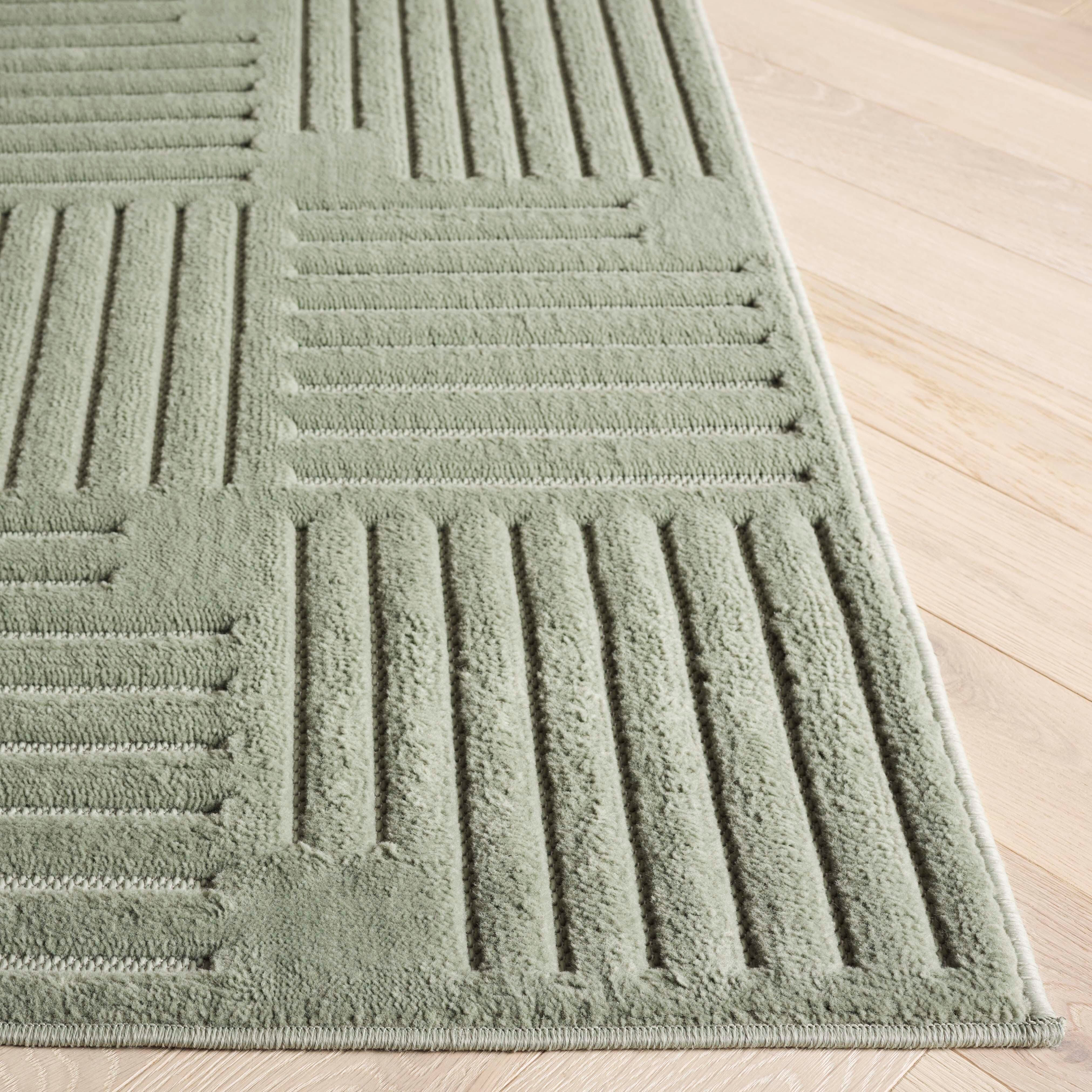 Safavieh Selena 5' 3" x 7' 6" Area Rug, Green, large