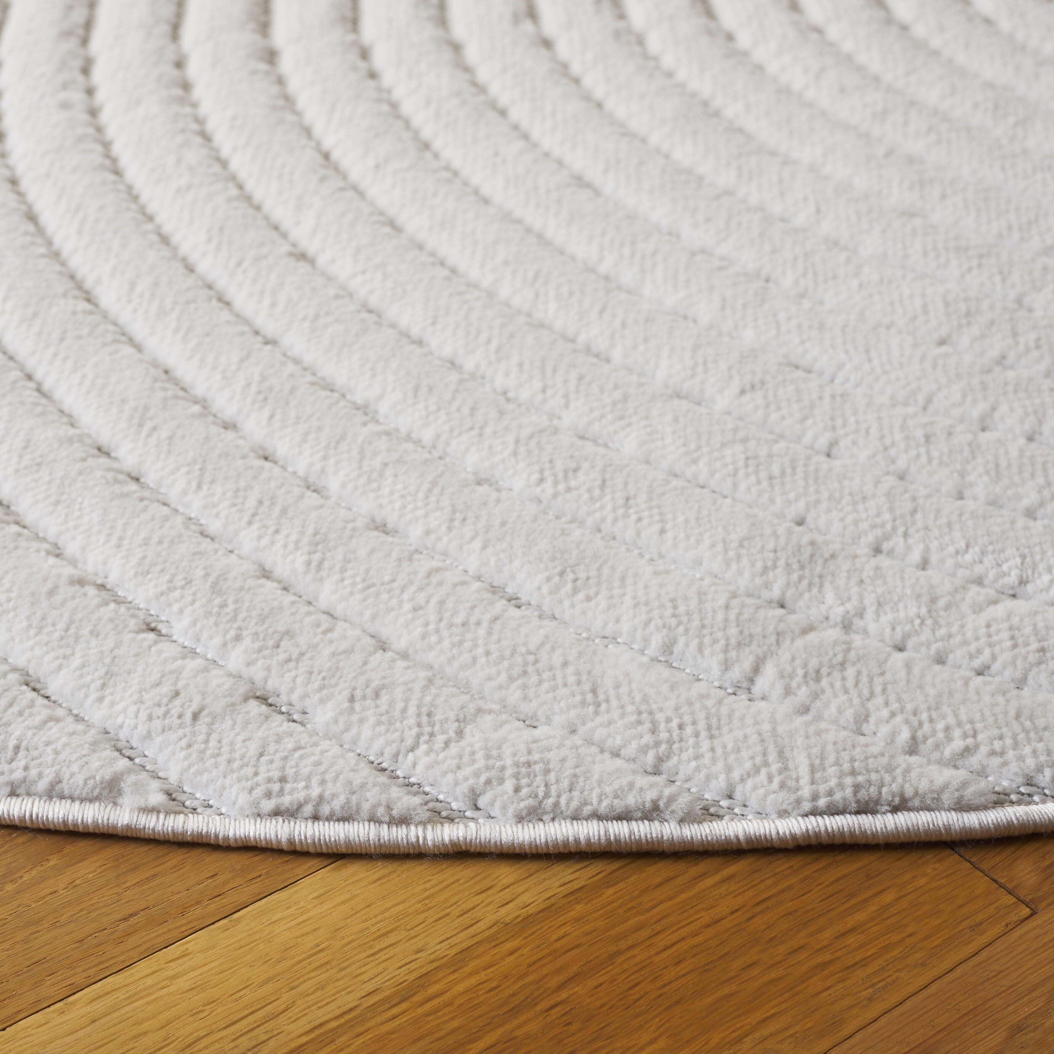 Safavieh Selena 6' 7" x 6' 7" Round Area Rug, Ivory, large