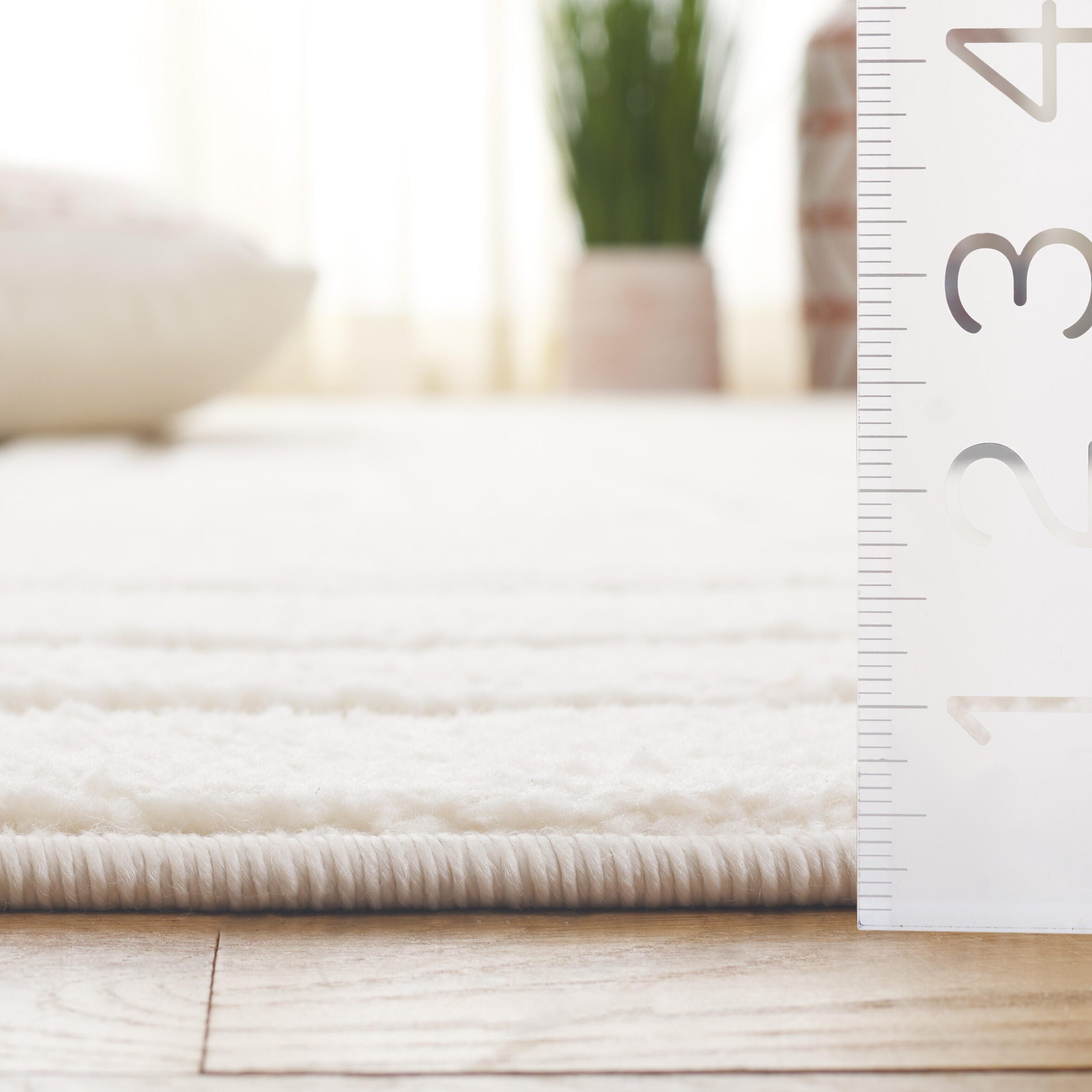 Safavieh Ramona 5' 3" x 7' 6" Area Rug, Ivory, large