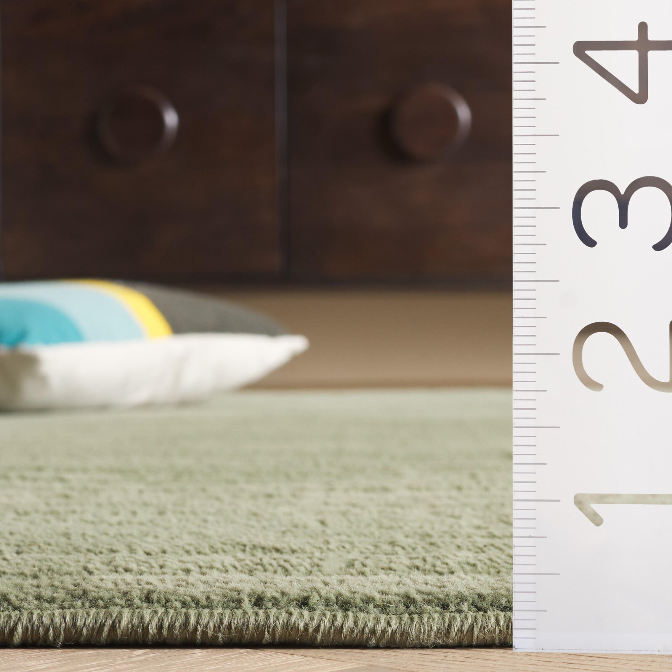 Safavieh Selena 5' 3" x 7' 6" Area Rug, Green, large